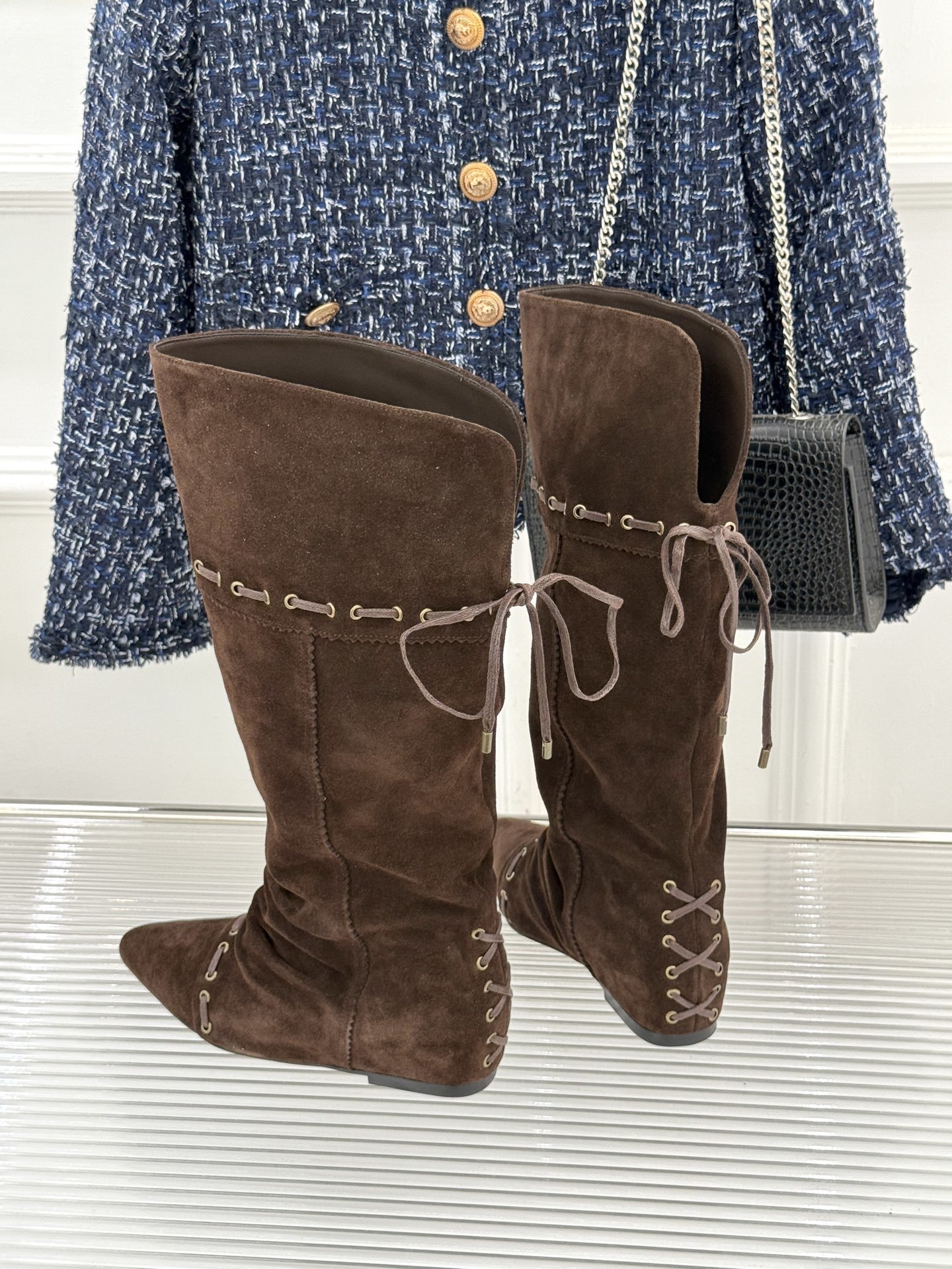 ISABEL MARANT/伊莎贝尔25AW 秋冬新品
复古尖头靴子系列
它将复古元素与现代设计完美融合
