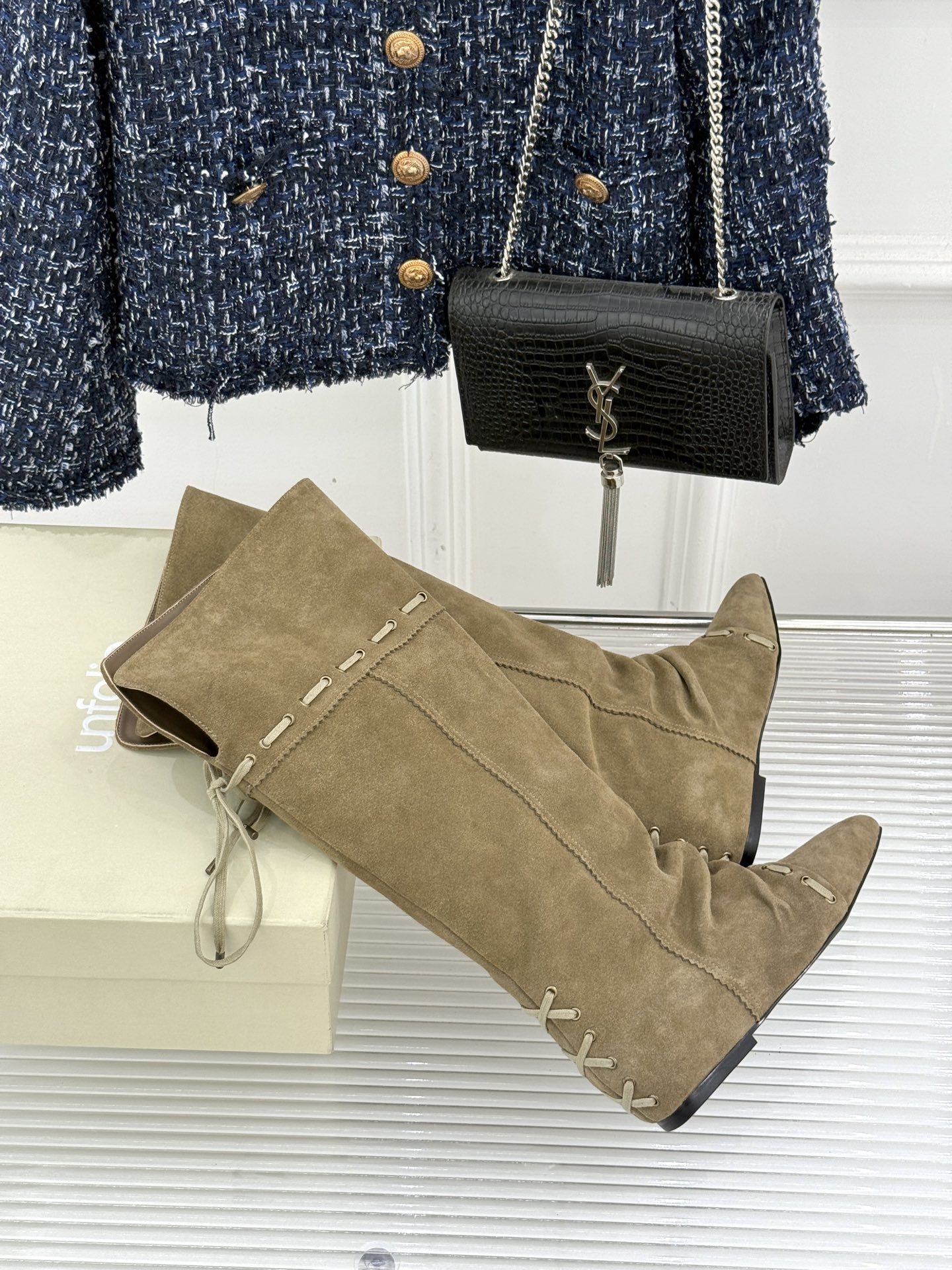 ISABEL MARANT/伊莎贝尔25AW 秋冬新品
复古尖头靴子系列
它将复古元素与现代设计完美融合