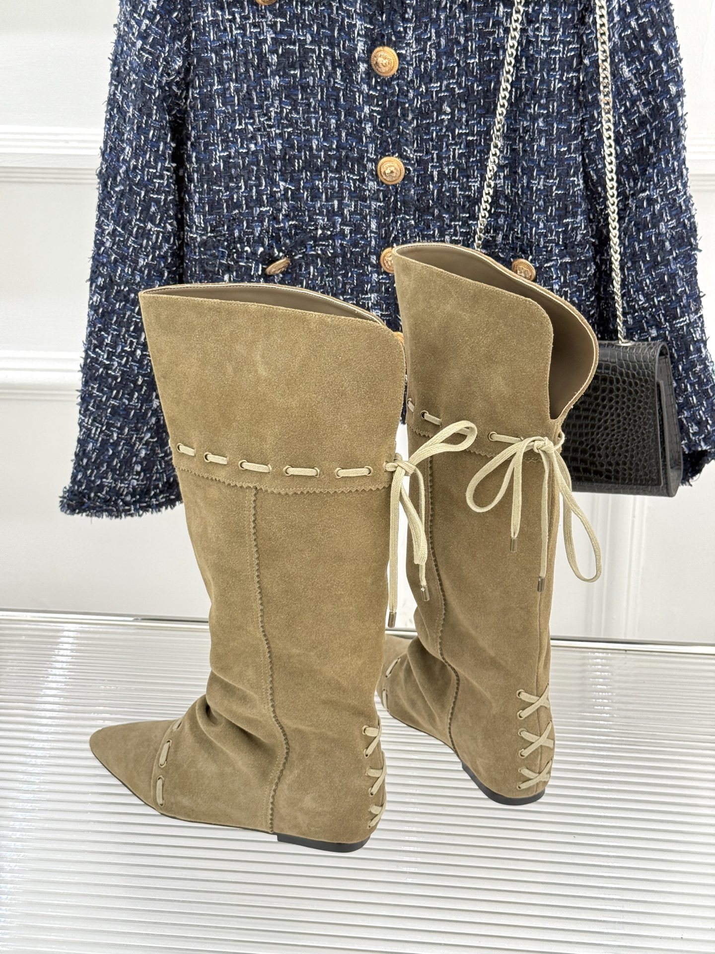ISABEL MARANT/伊莎贝尔25AW 秋冬新品
复古尖头靴子系列
它将复古元素与现代设计完美融合