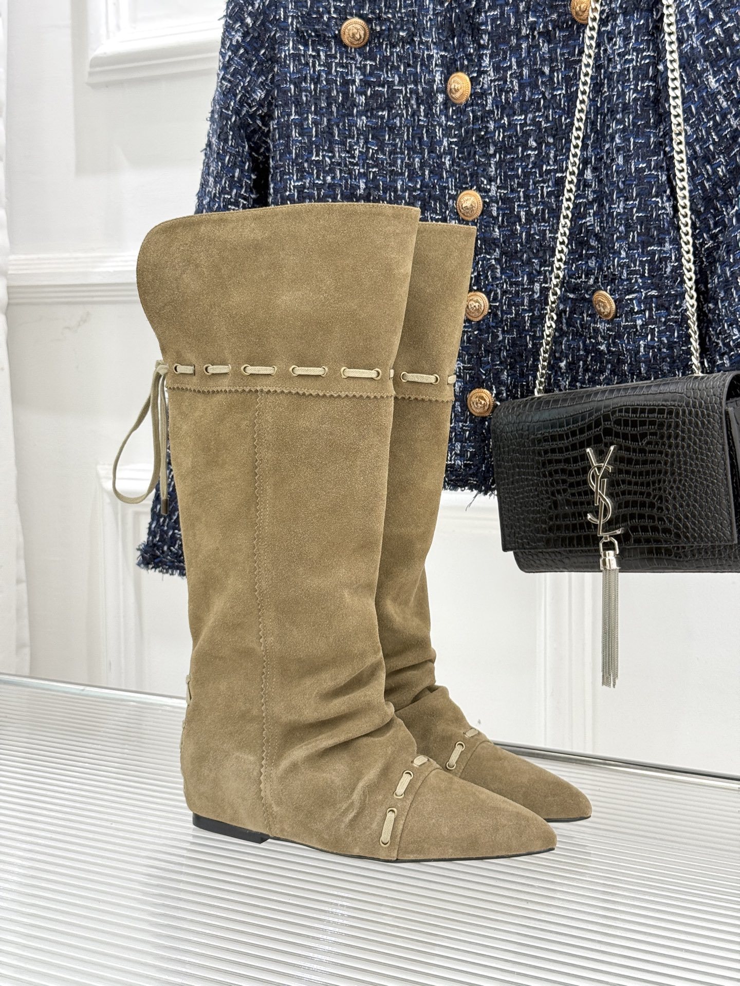 ISABEL MARANT/伊莎贝尔25AW 秋冬新品
复古尖头靴子系列
它将复古元素与现代设计完美融合