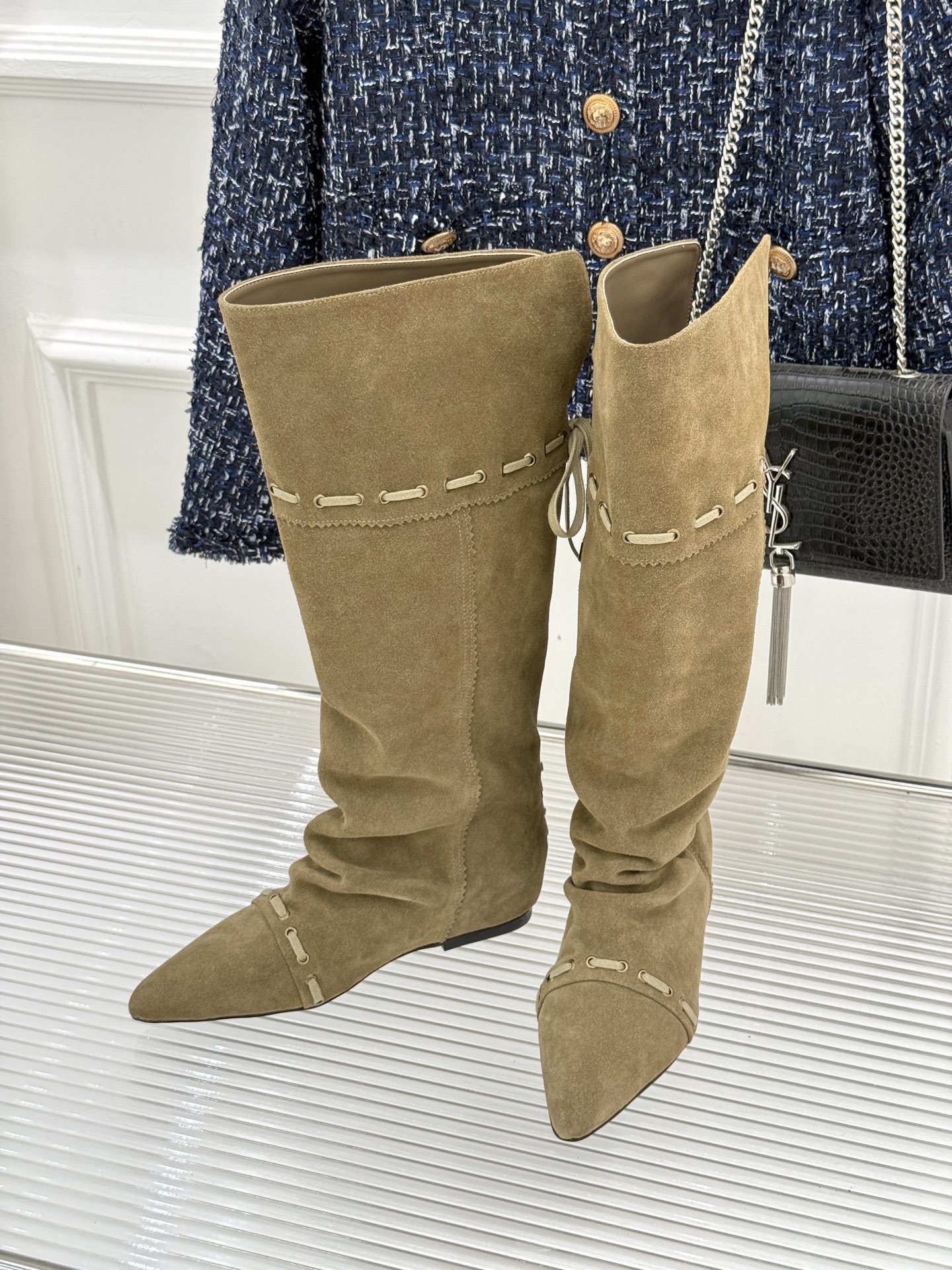 ISABEL MARANT/伊莎贝尔25AW 秋冬新品
复古尖头靴子系列
它将复古元素与现代设计完美融合