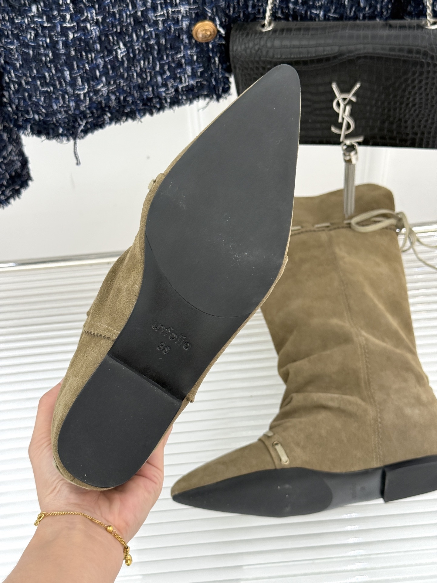 ISABEL MARANT/伊莎贝尔25AW 秋冬新品
复古尖头靴子系列
它将复古元素与现代设计完美融合