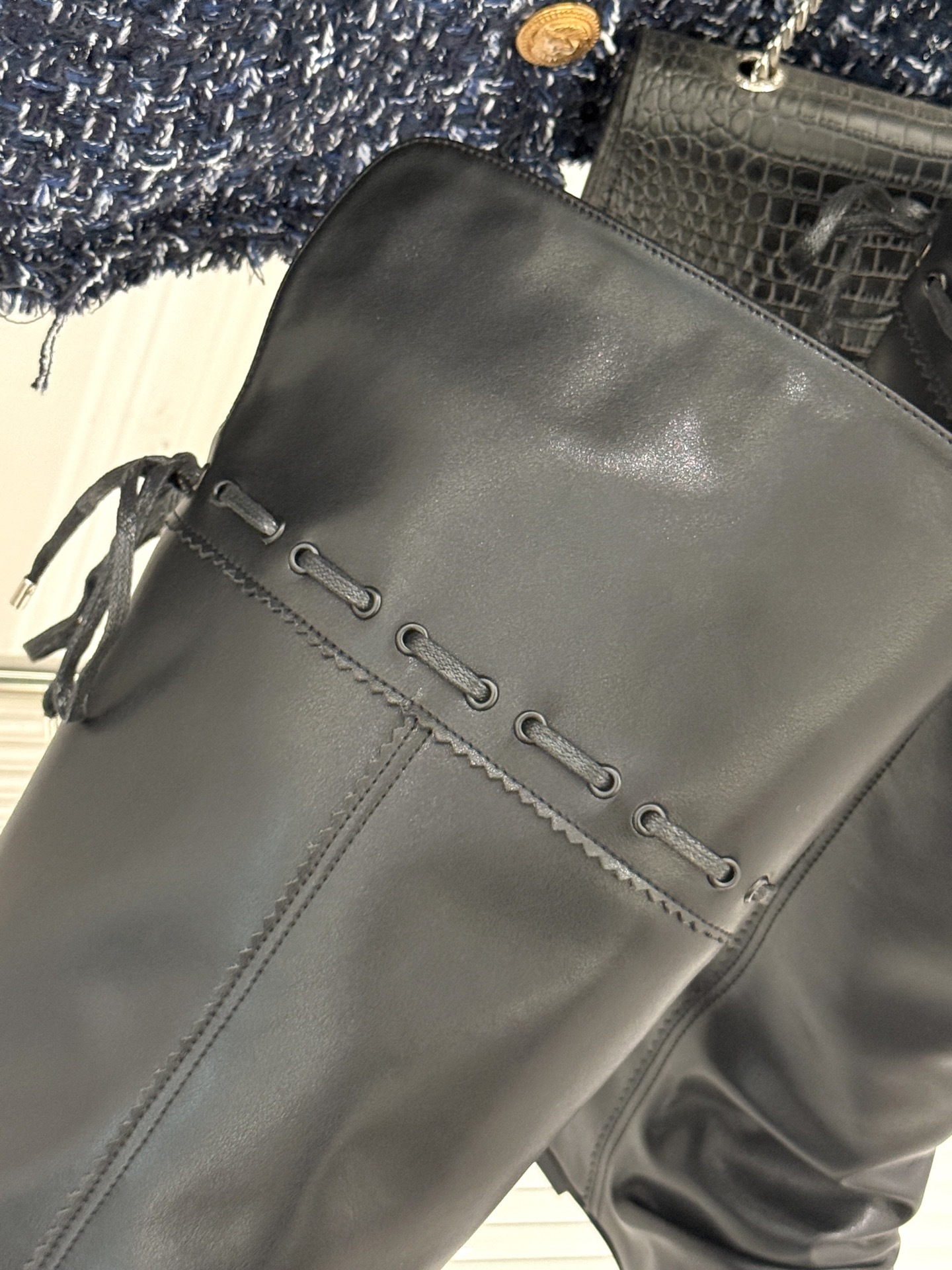 ISABEL MARANT/伊莎贝尔25AW 秋冬新品
复古尖头靴子系列
它将复古元素与现代设计完美融合