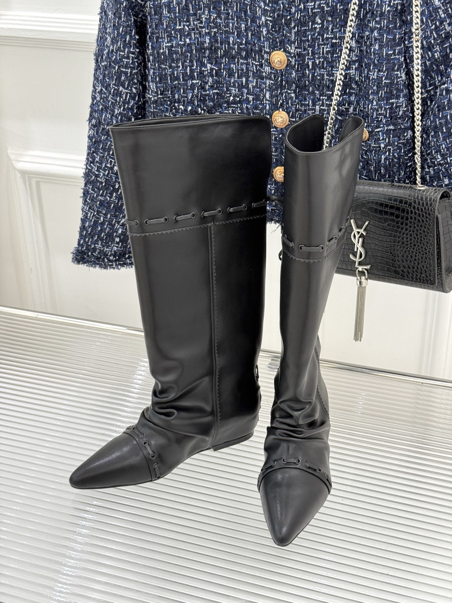 ISABEL MARANT/伊莎贝尔25AW 秋冬新品
复古尖头靴子系列
它将复古元素与现代设计完美融合