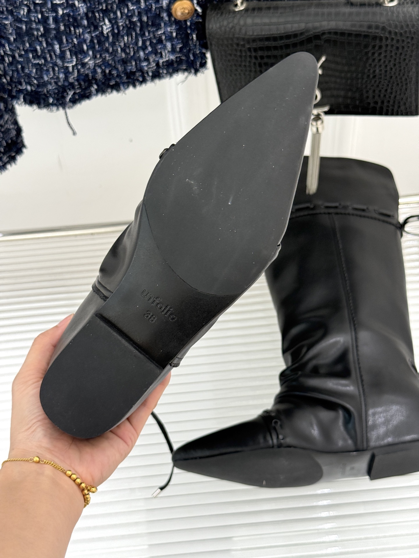 ISABEL MARANT/伊莎贝尔25AW 秋冬新品
复古尖头靴子系列
它将复古元素与现代设计完美融合