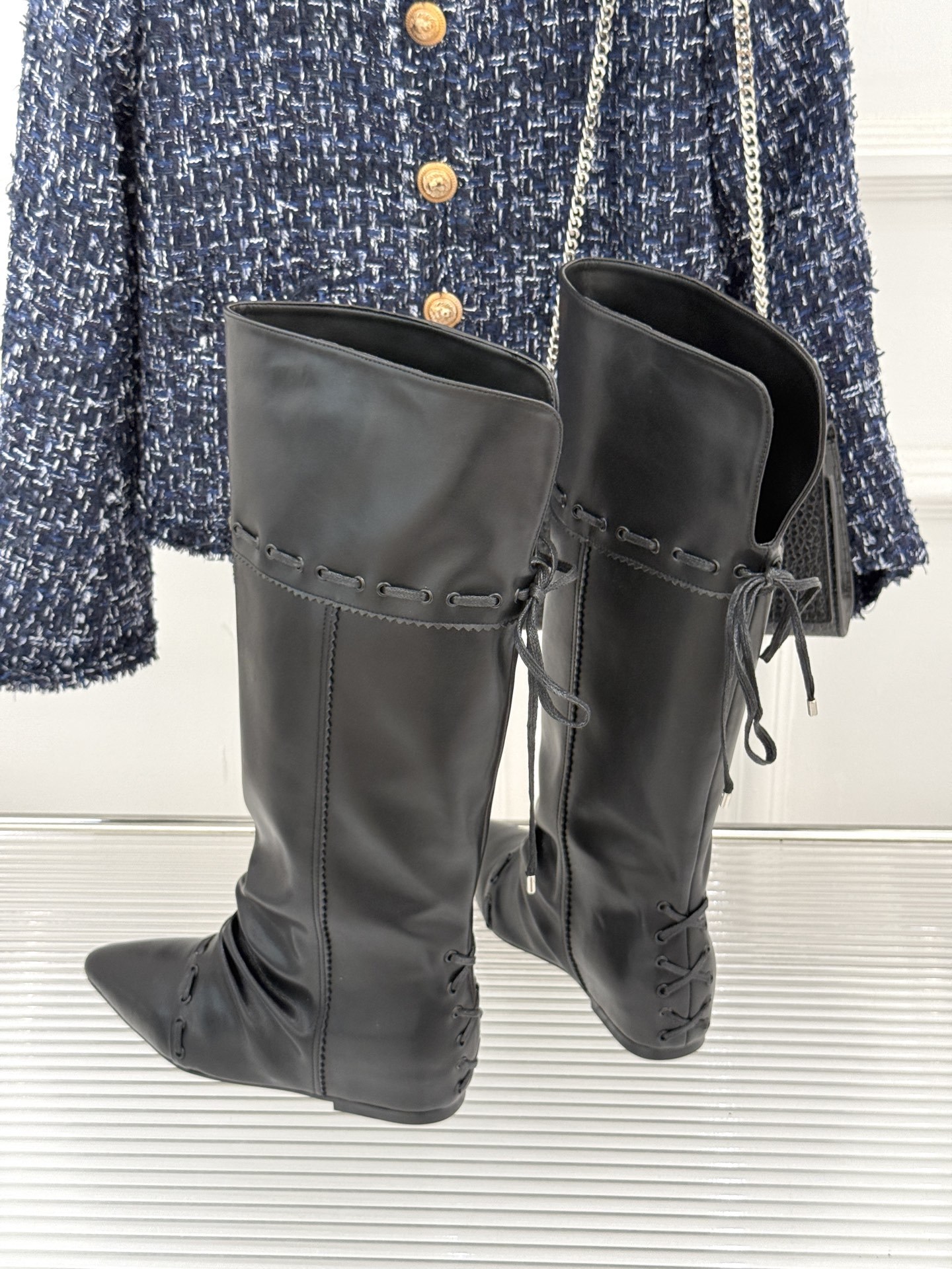 ISABEL MARANT/伊莎贝尔25AW 秋冬新品
复古尖头靴子系列
它将复古元素与现代设计完美融合