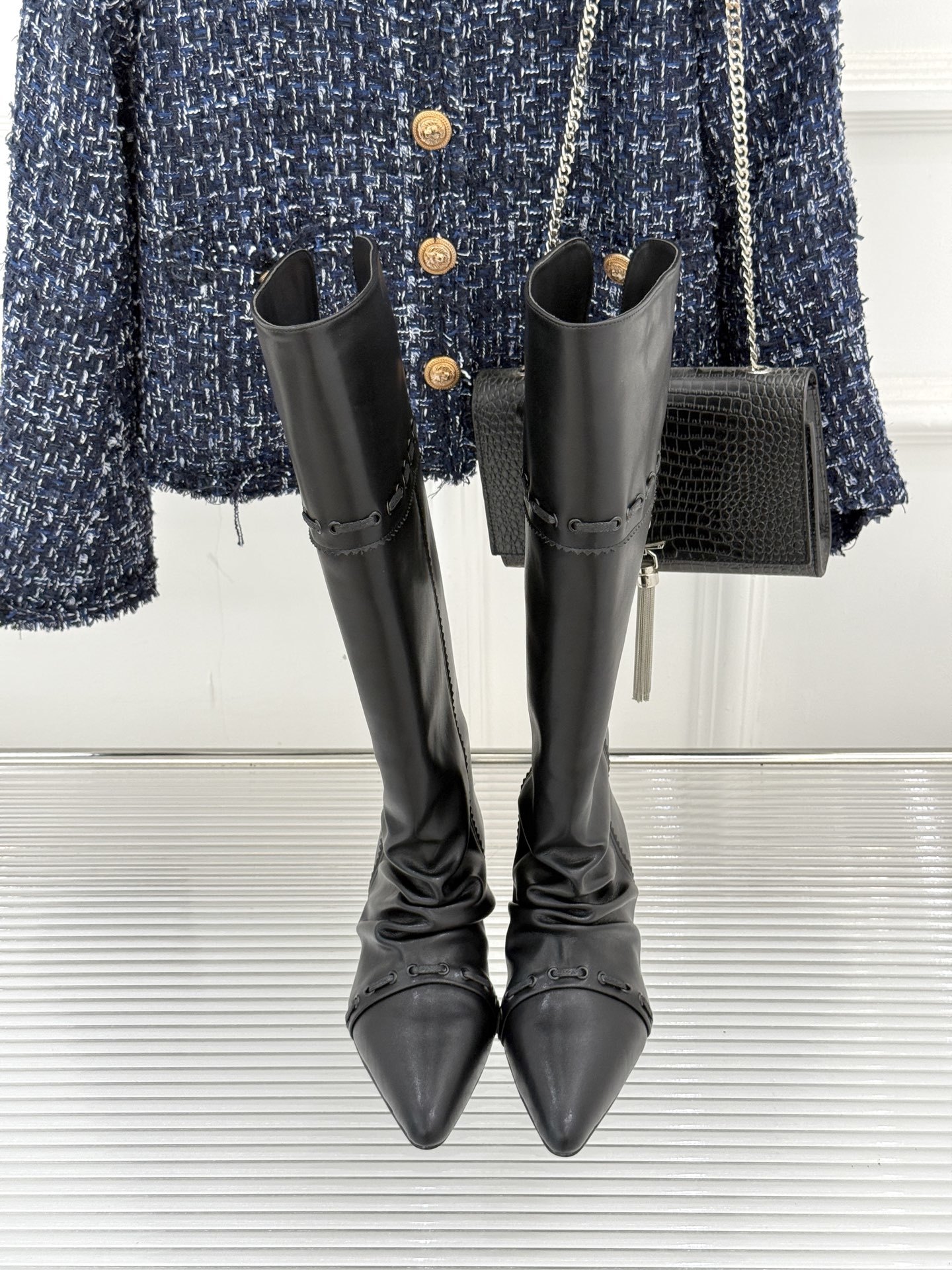 ISABEL MARANT/伊莎贝尔25AW 秋冬新品
复古尖头靴子系列
它将复古元素与现代设计完美融合