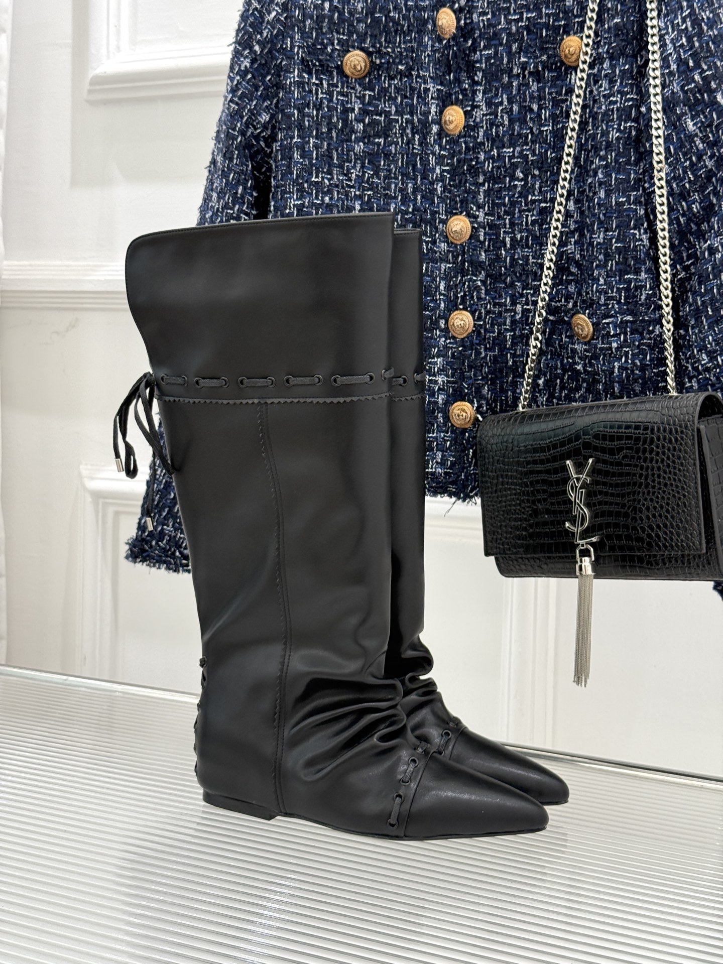 ISABEL MARANT/伊莎贝尔25AW 秋冬新品
复古尖头靴子系列
它将复古元素与现代设计完美融合
