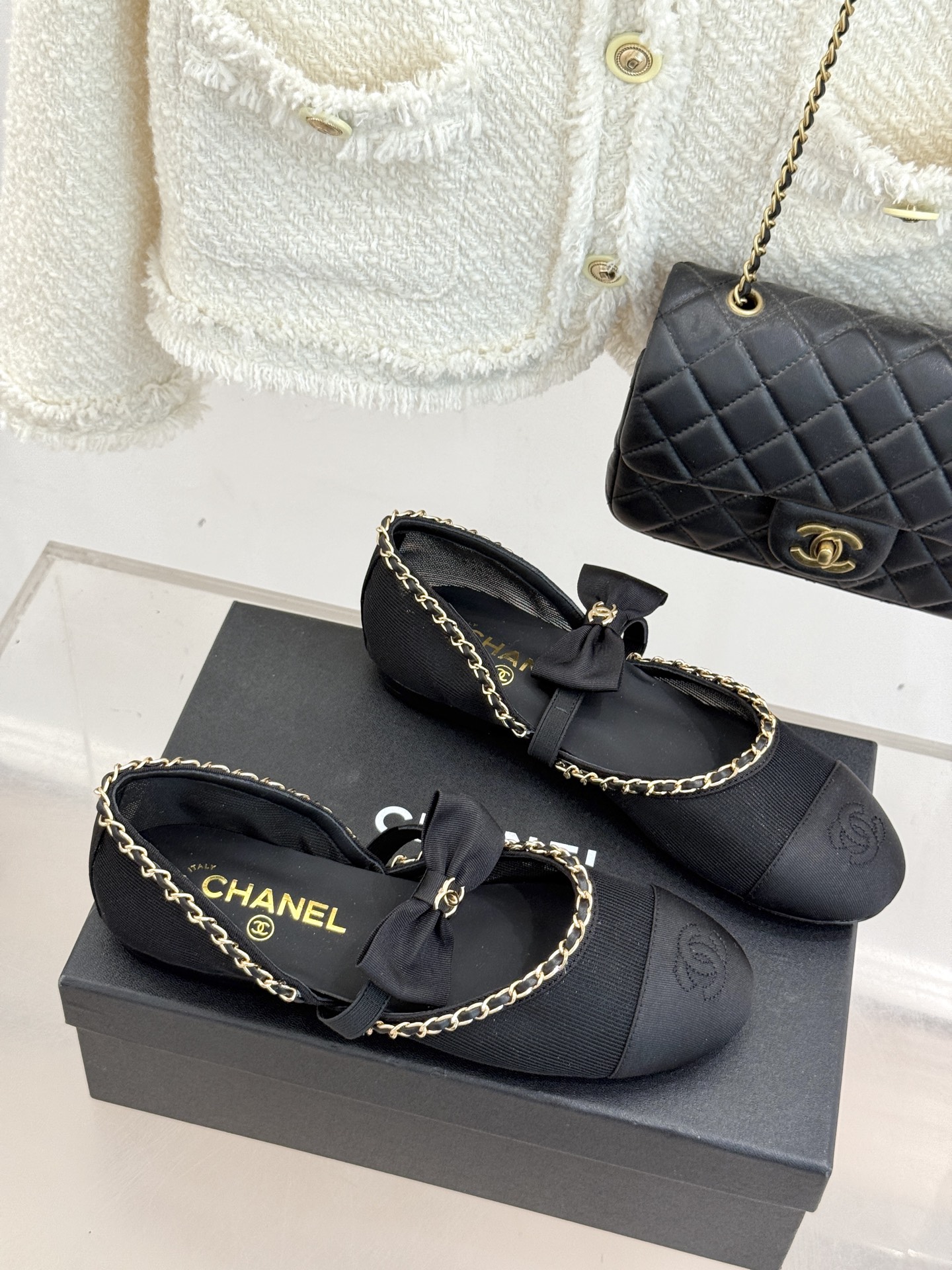 CHANE*｜小香25。春夏新品
中空链条蝴蝶结玛丽珍鞋
法式风情 真是美到心尖尖上啦！
优雅又浪漫的仙