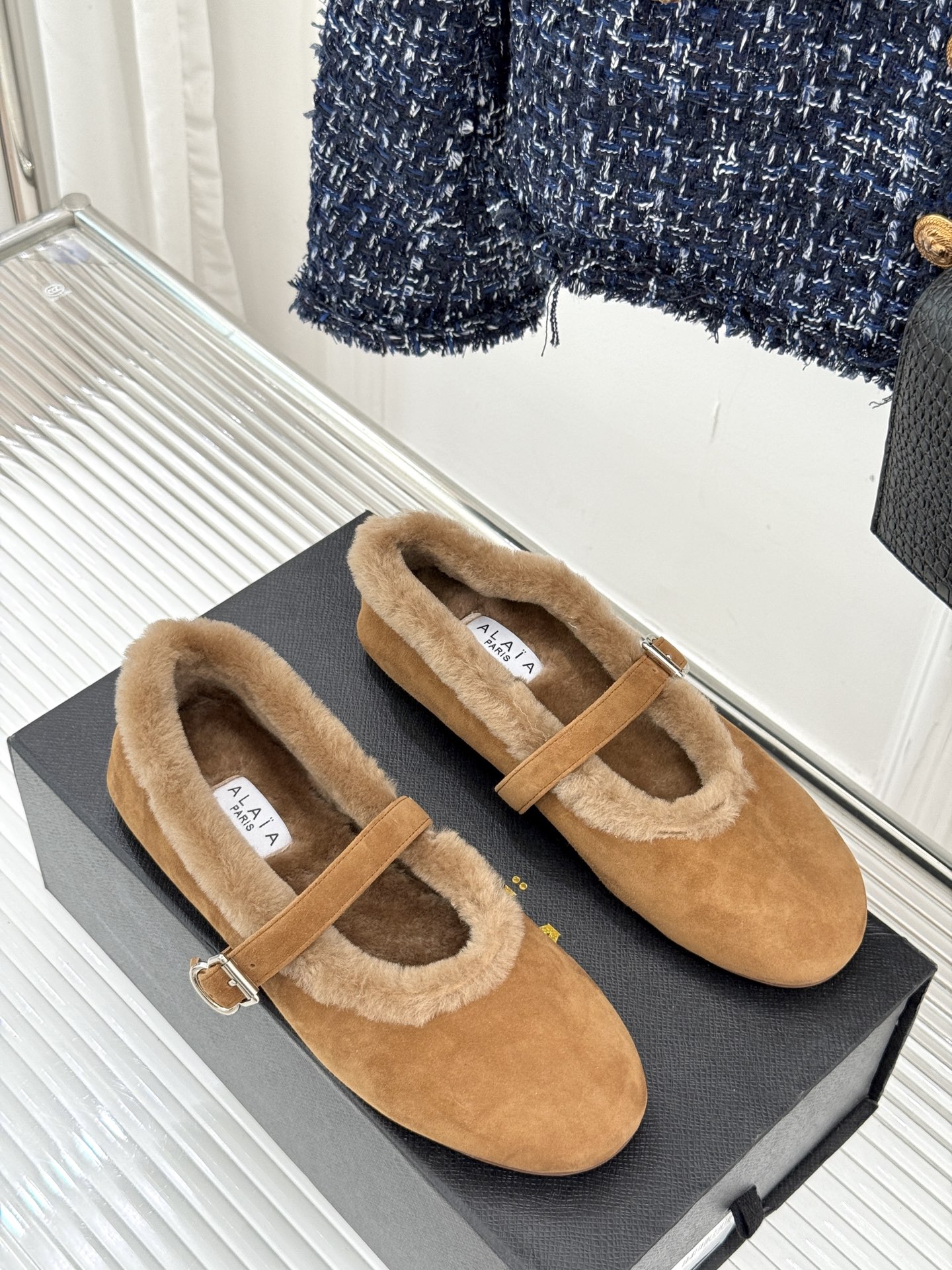 ALAIA｜阿莱亚25WF新品玛丽珍毛毛鞋当凛冽的寒风宣告冬日的到来一双温暖又时髦的鞋子就成了时尚达人们