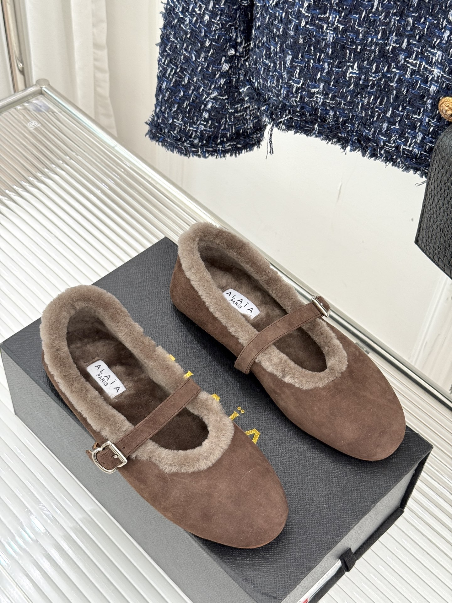 ALAIA｜阿莱亚25WF新品玛丽珍毛毛鞋当凛冽的寒风宣告冬日的到来一双温暖又时髦的鞋子就成了时尚达人们