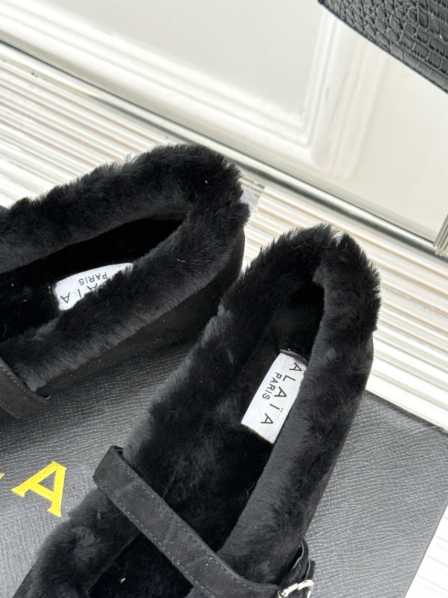 ALAIA|阿莱亚25WF新品玛丽珍毛毛鞋当凛冽的寒风宣告冬日的到来一双温暖又时髦的鞋子就成了时尚达人们