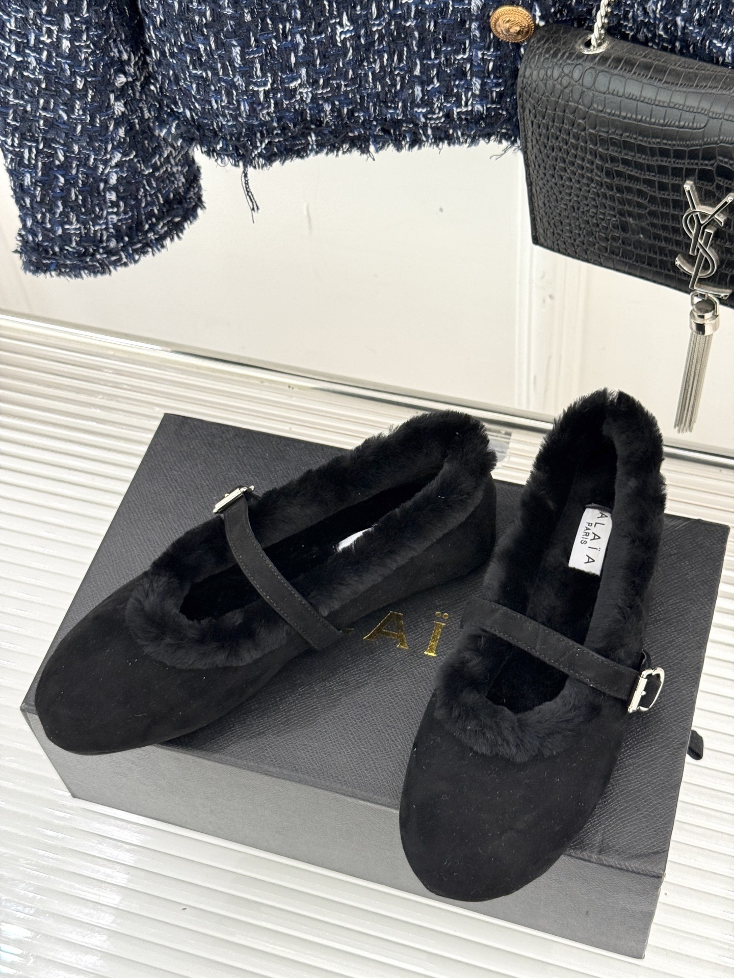 ALAIA|阿莱亚25WF新品玛丽珍毛毛鞋当凛冽的寒风宣告冬日的到来一双温暖又时髦的鞋子就成了时尚达人们