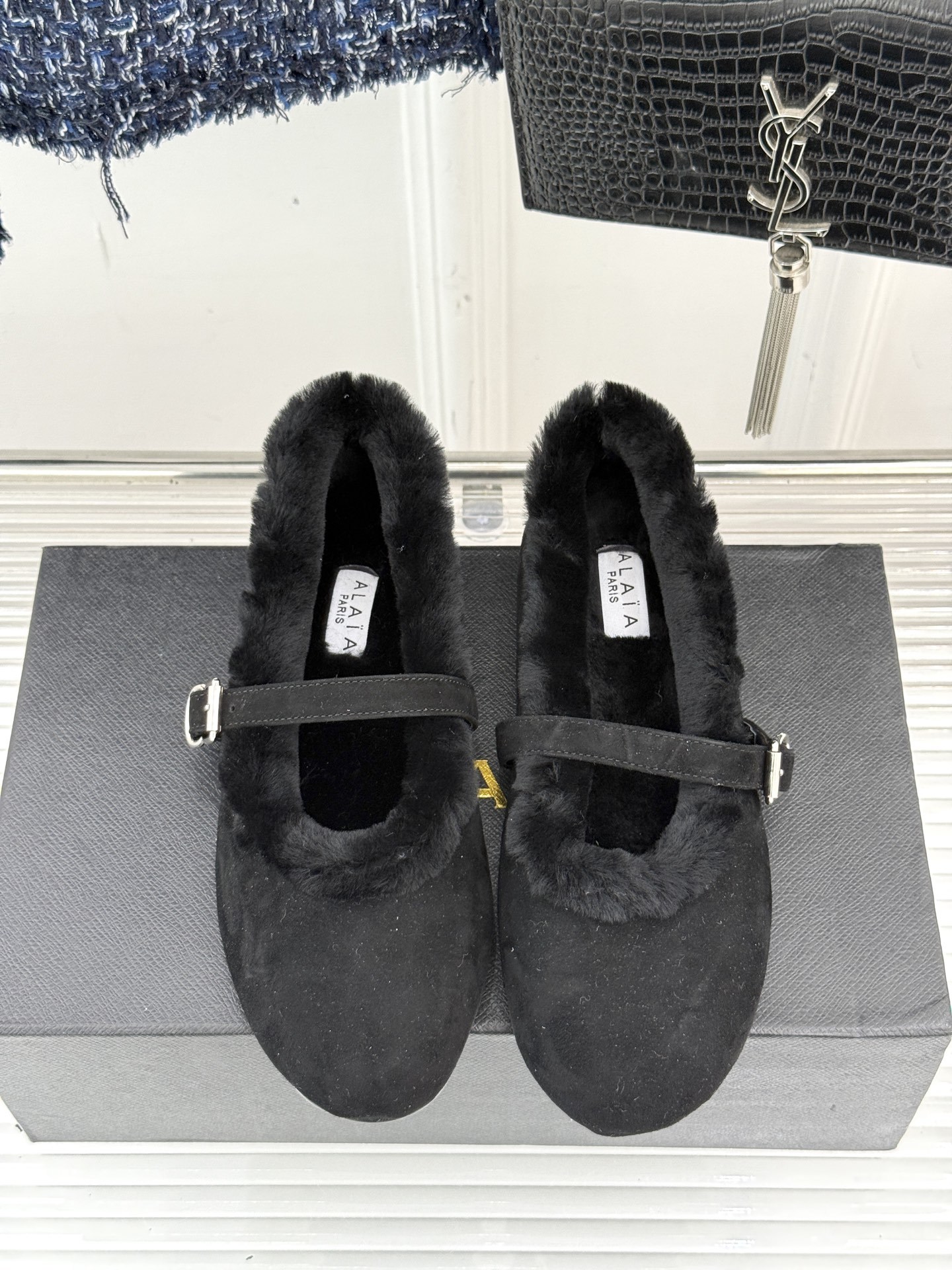 ALAIA|阿莱亚25WF新品玛丽珍毛毛鞋当凛冽的寒风宣告冬日的到来一双温暖又时髦的鞋子就成了时尚达人们