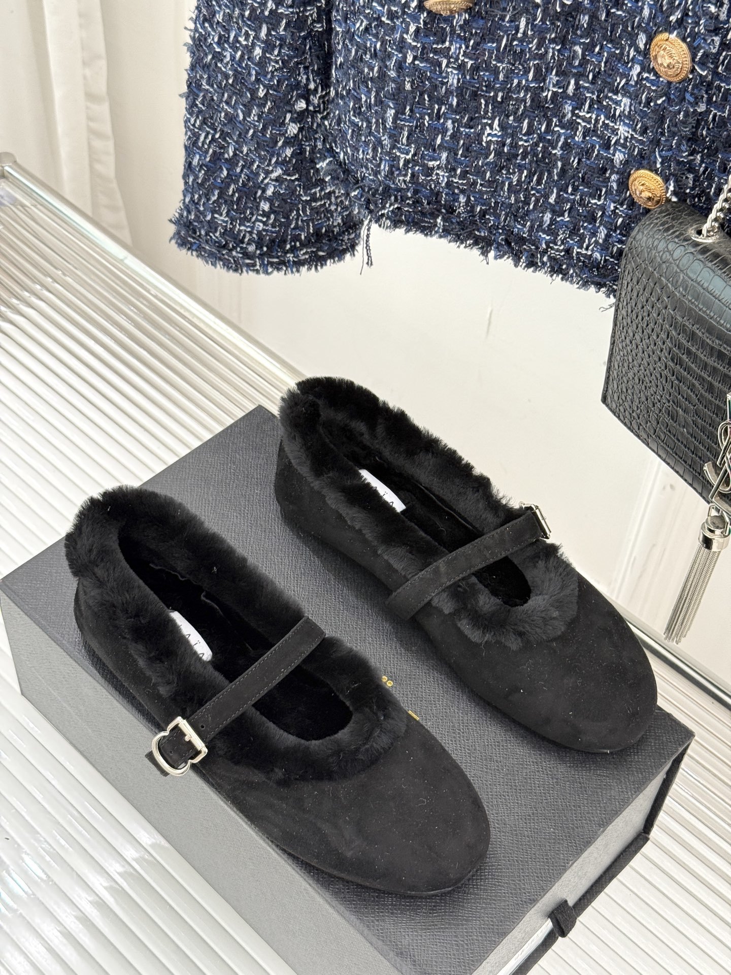 ALAIA|阿莱亚25WF新品玛丽珍毛毛鞋当凛冽的寒风宣告冬日的到来一双温暖又时髦的鞋子就成了时尚达人们