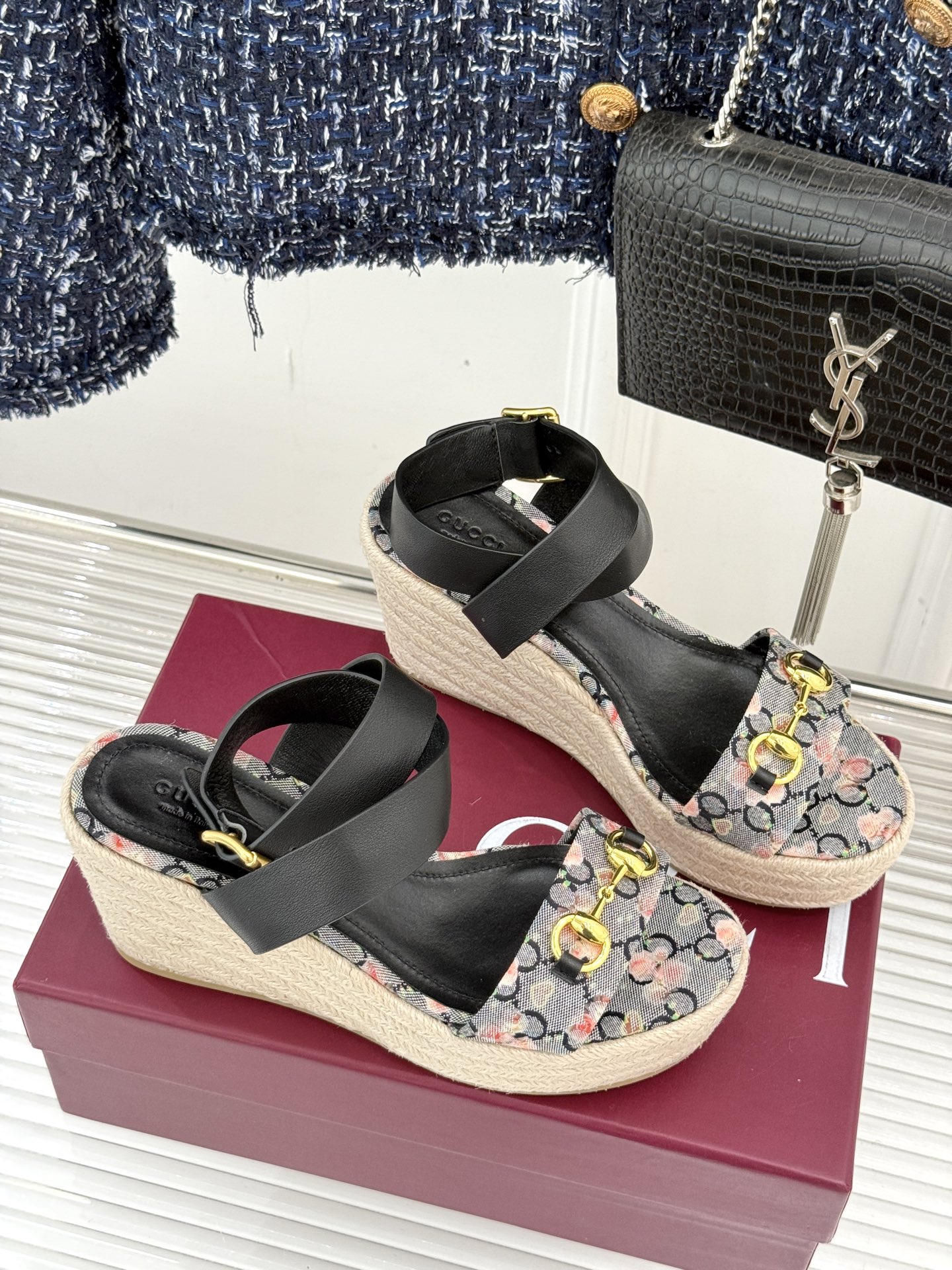 Gucci/古驰经典马衔扣坡跟凉鞋当G家标志性马衔扣 邂逅时髦坡跟一场华丽与舒适兼得的时尚盛宴就此开启。