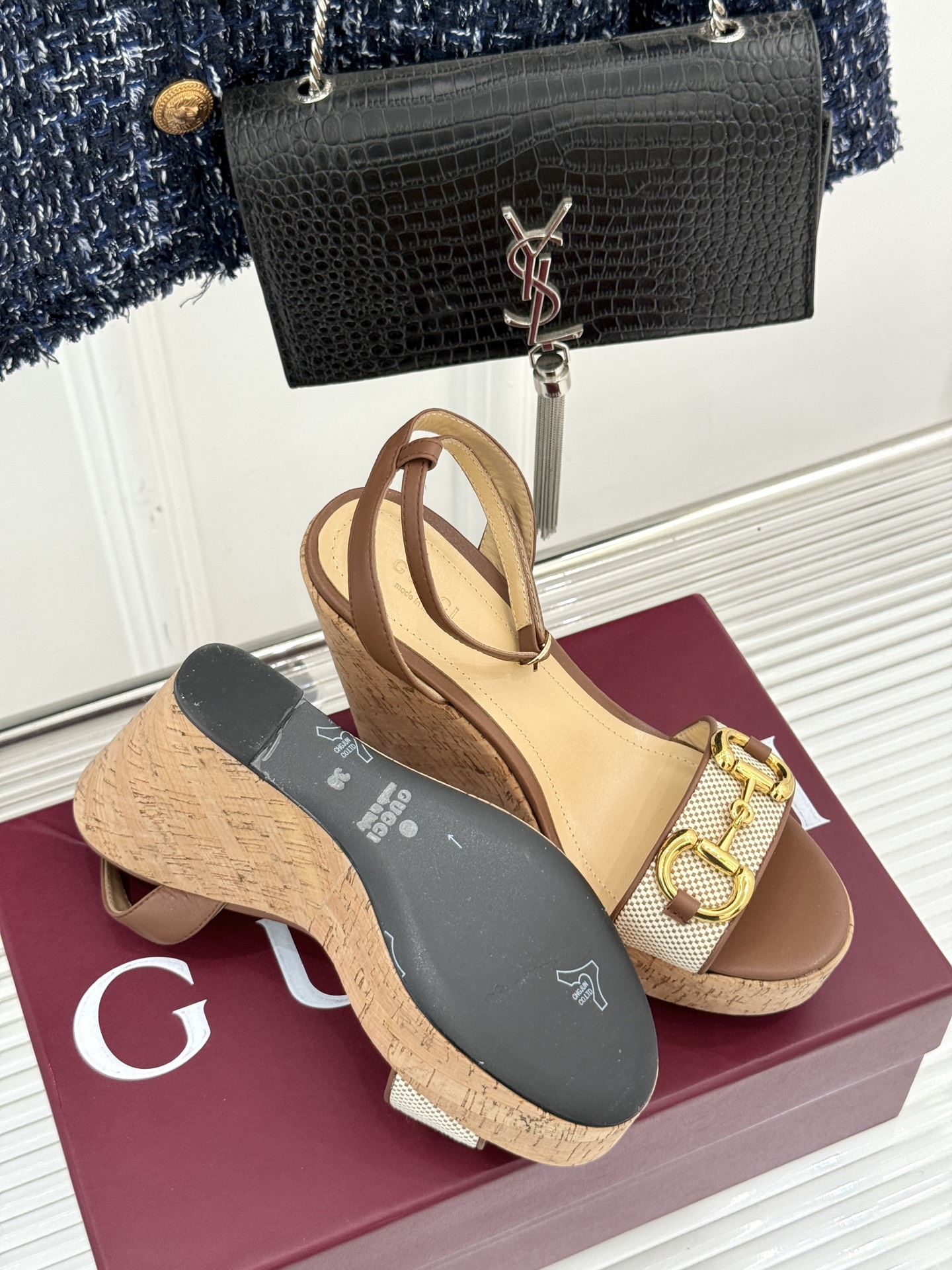 Gucci/古驰经典马衔扣坡跟凉鞋当G家标志性马衔扣 邂逅时髦坡跟一场华丽与舒适兼得的时尚盛宴就此开启。