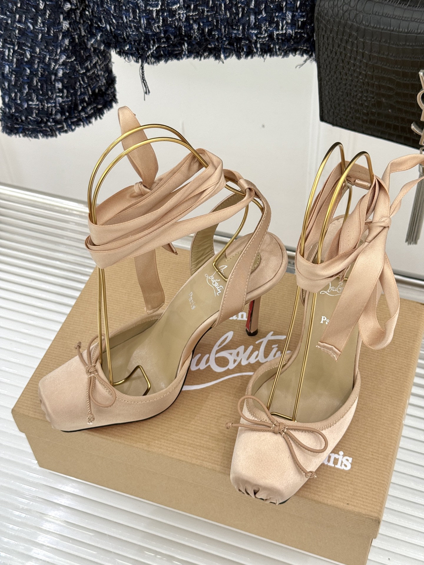 ChristinLouboutin/CL25WF新品猪鼻子蝴蝶结高跟凉鞋在时尚的舞台上CL始终是璀璨的明