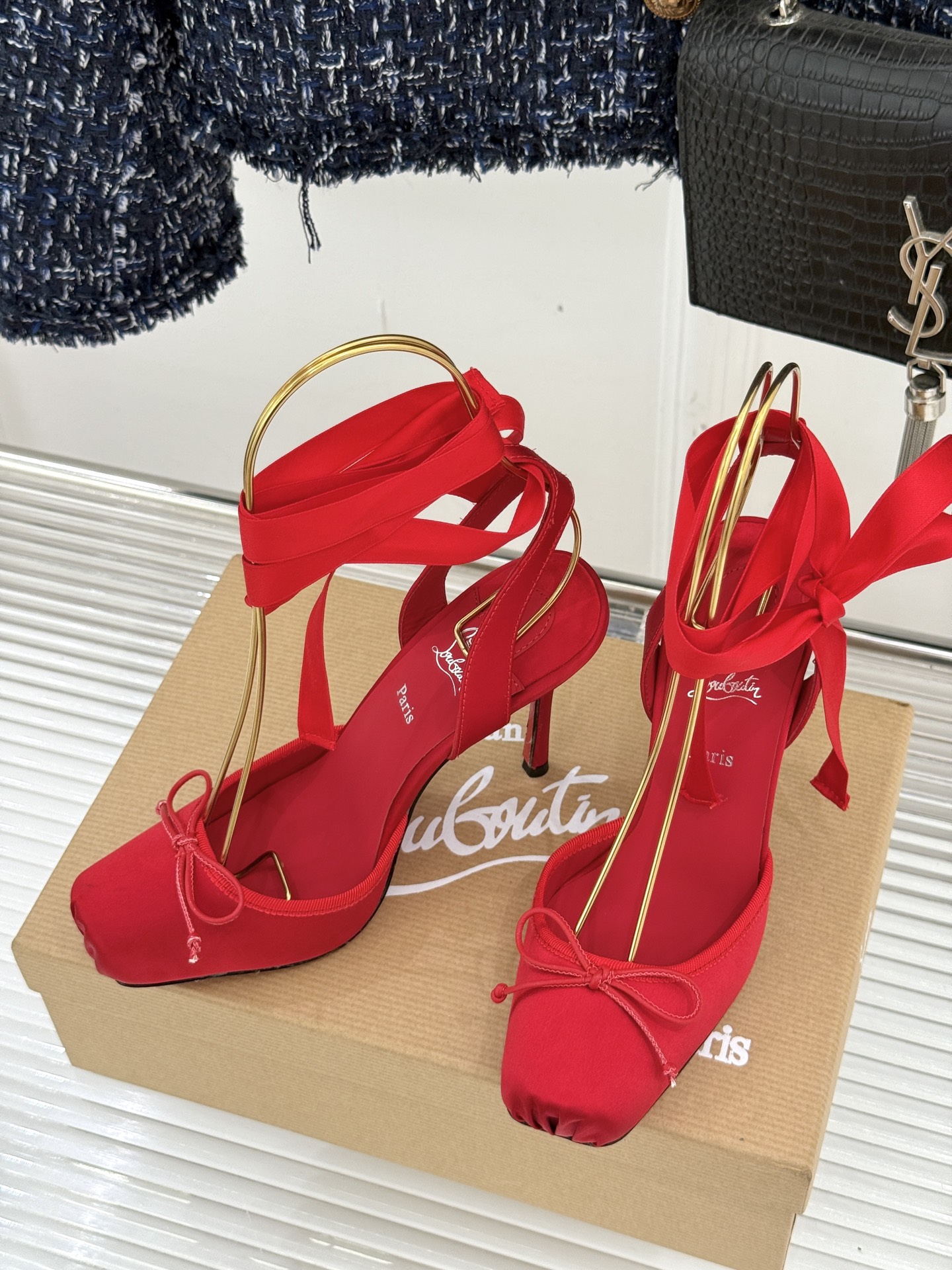 ChristinLouboutin/CL25WF新品猪鼻子蝴蝶结高跟凉鞋在时尚的舞台上CL始终是璀璨的明