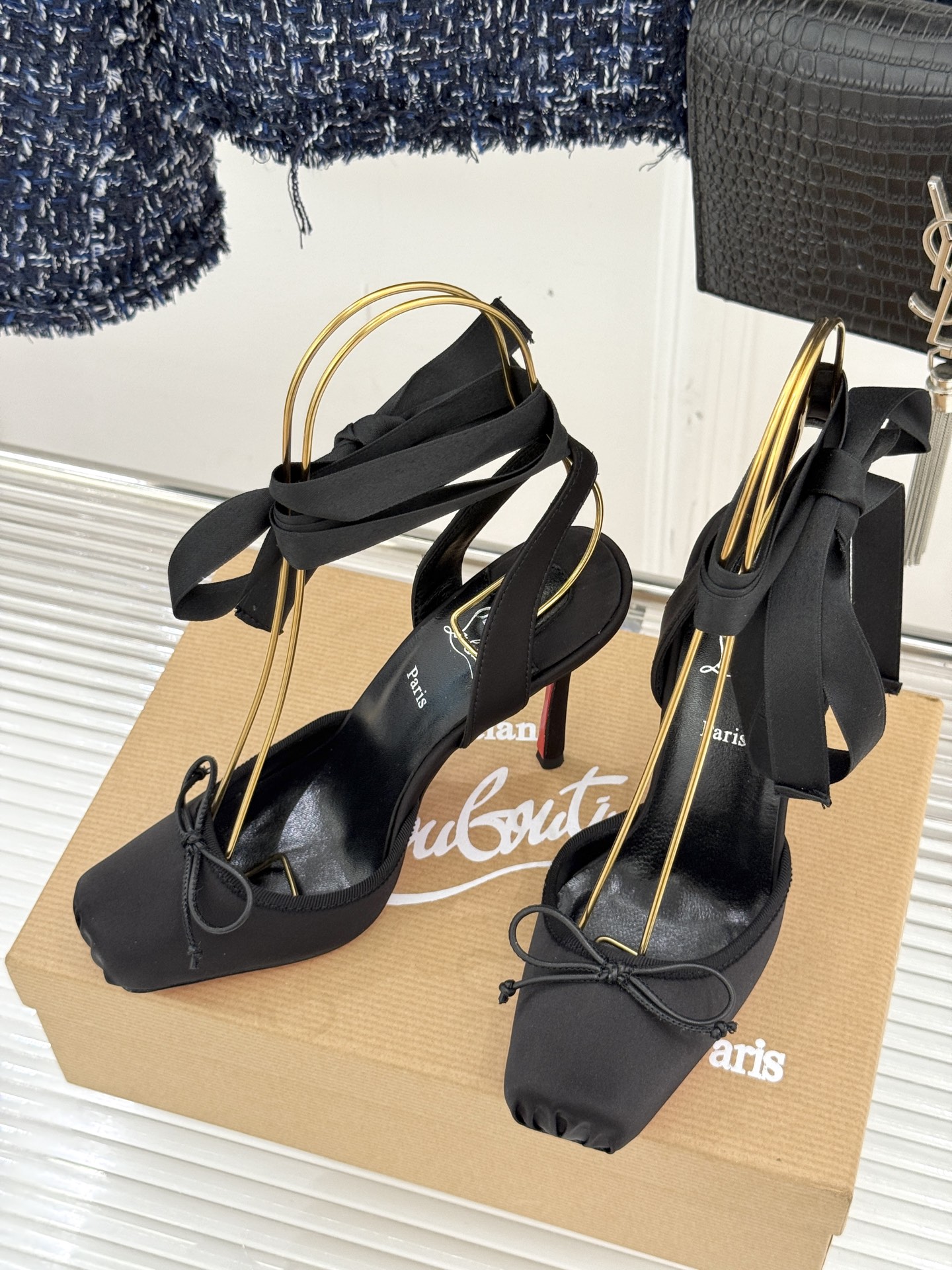 ChristinLouboutin/CL25WF新品猪鼻子蝴蝶结高跟凉鞋在时尚的舞台上CL始终是璀璨的明