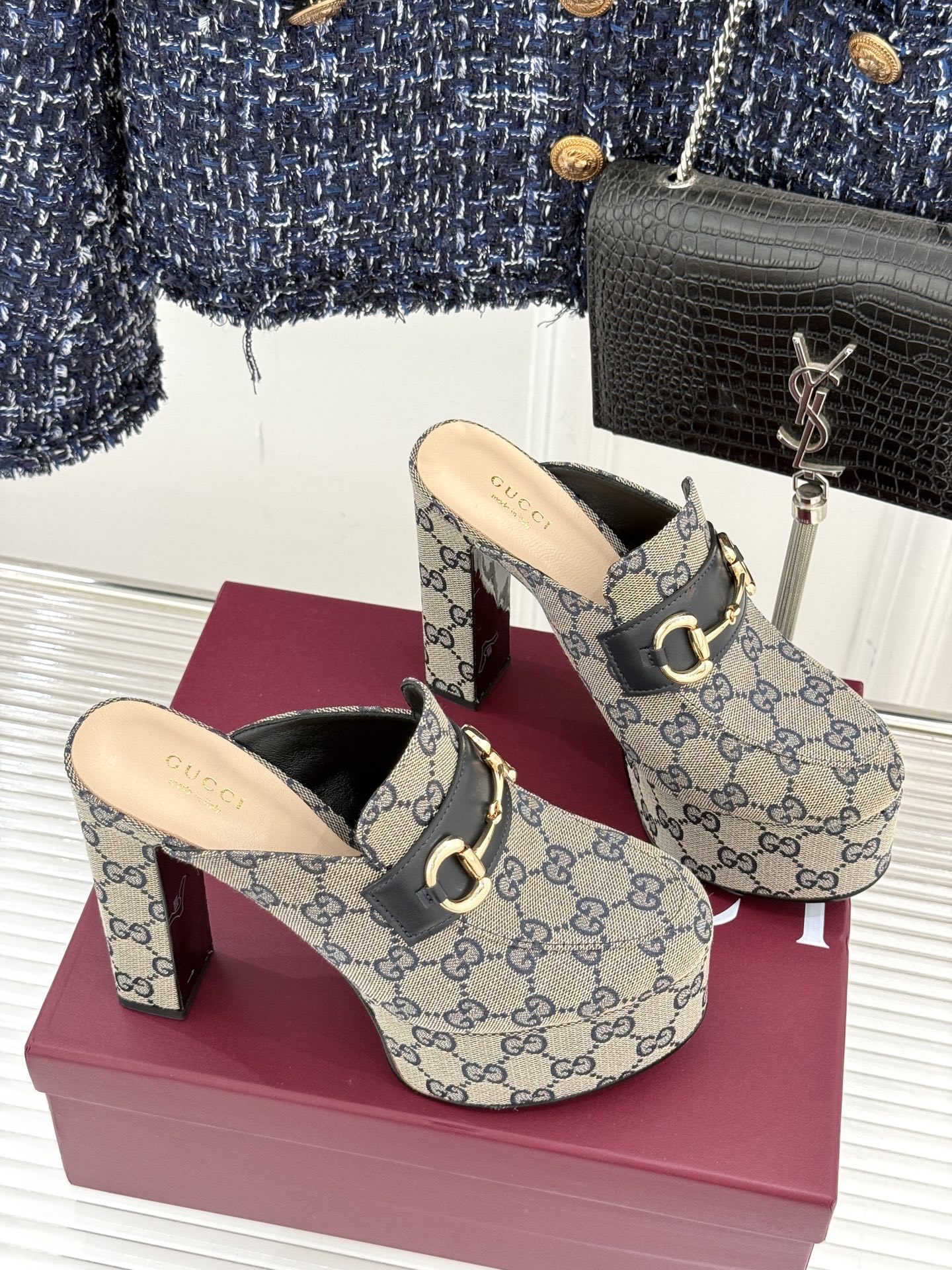 Gucci/古驰25WF新品防水台马衔扣高跟拖鞋承袭品牌马术本源的传奇印记标志性马衔扣以浅金色调闪耀鞋面