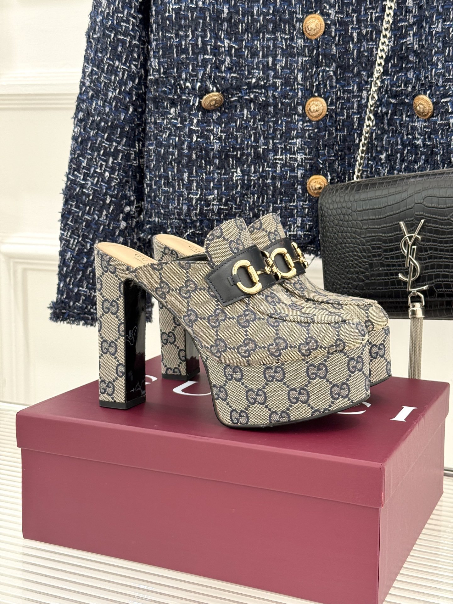 Gucci/古驰25WF新品防水台马衔扣高跟拖鞋承袭品牌马术本源的传奇印记标志性马衔扣以浅金色调闪耀鞋面