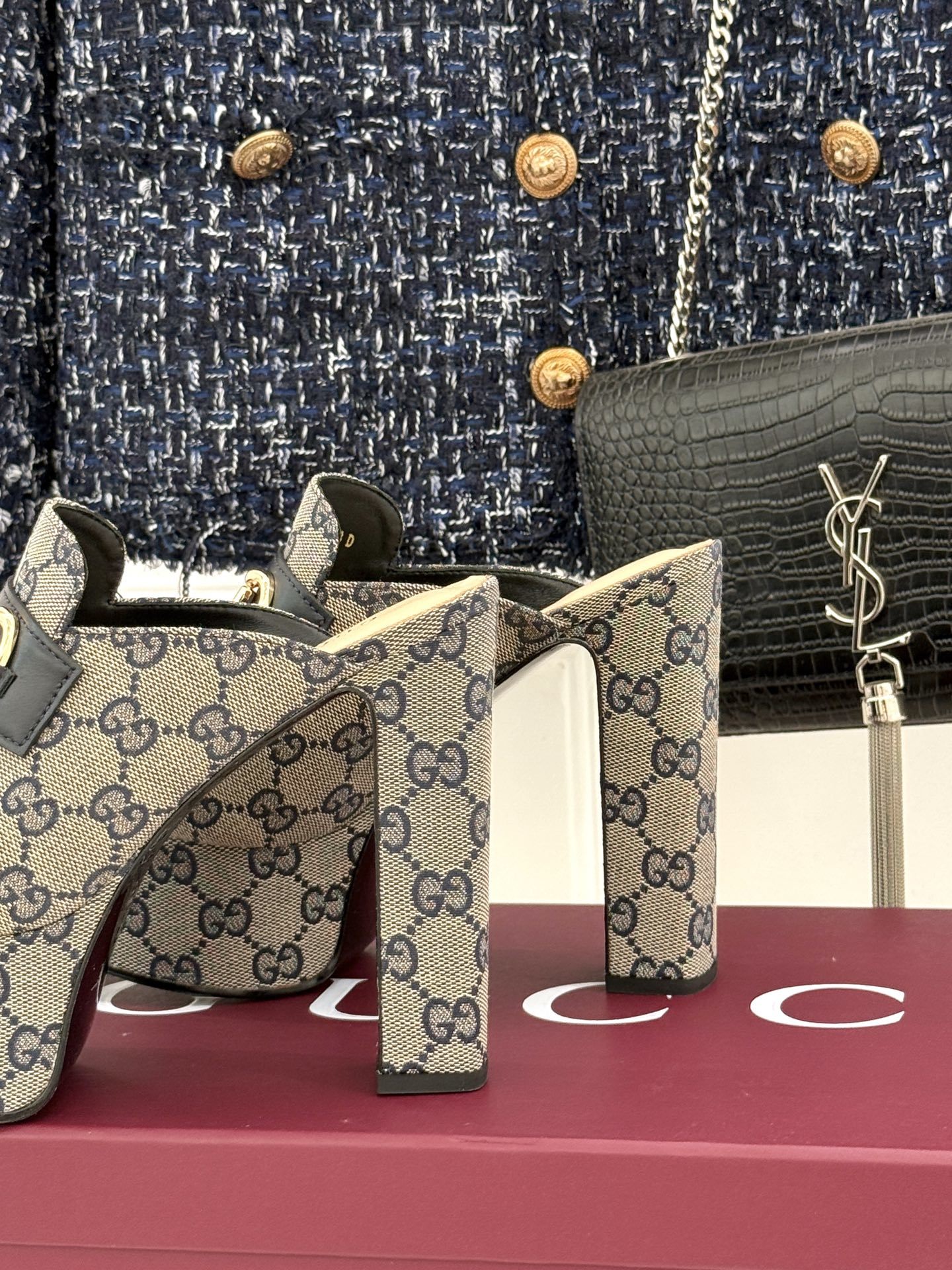 Gucci/古驰25WF新品防水台马衔扣高跟拖鞋承袭品牌马术本源的传奇印记标志性马衔扣以浅金色调闪耀鞋面