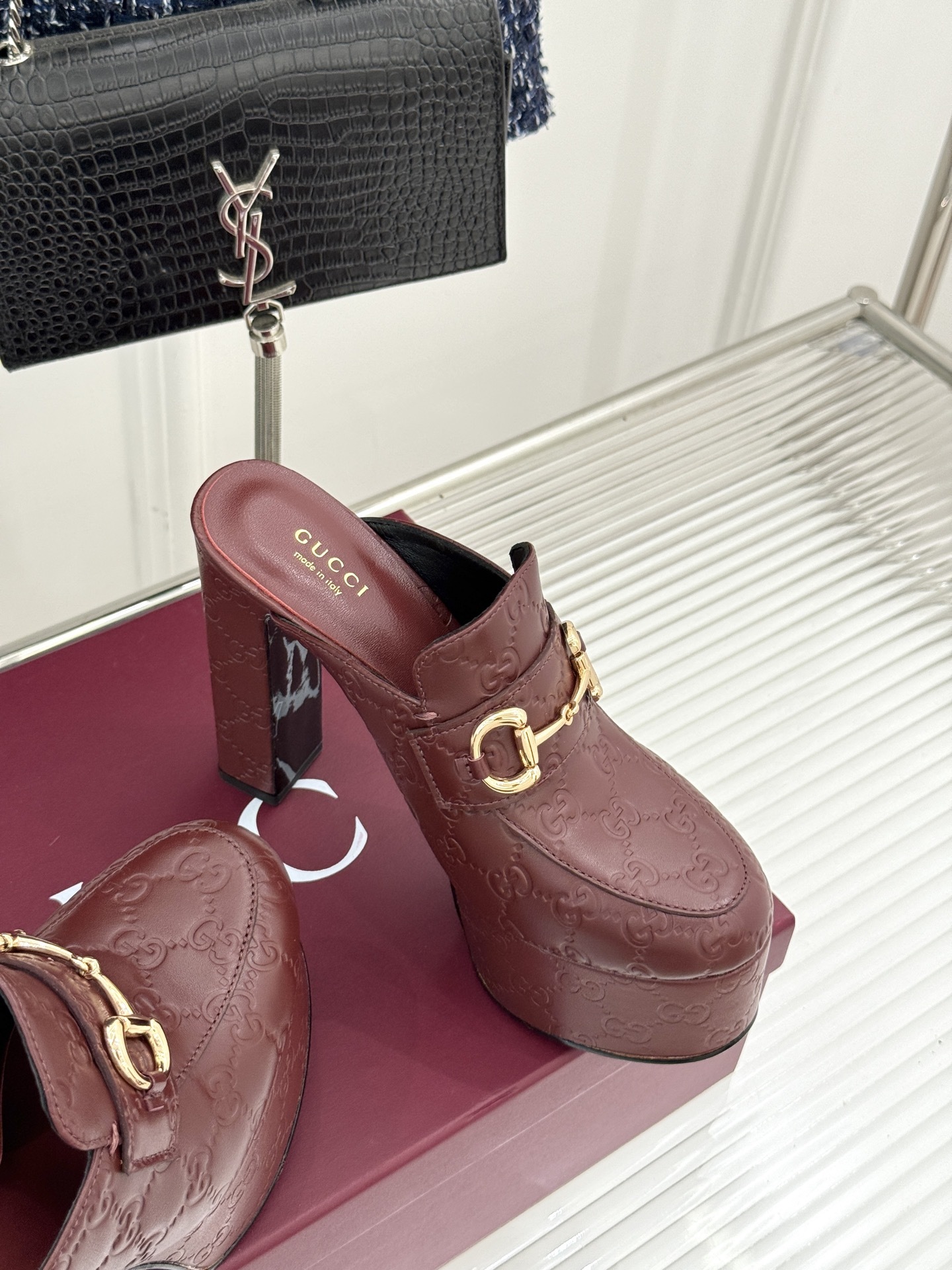 Gucci/古驰25WF新品防水台马衔扣高跟拖鞋承袭品牌马术本源的传奇印记标志性马衔扣以浅金色调闪耀鞋面