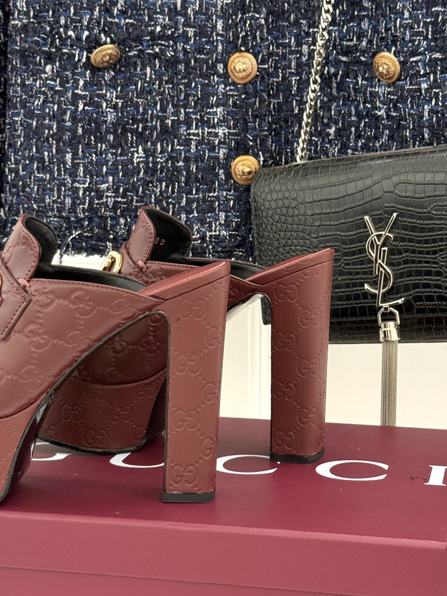 Gucci/古驰25WF新品防水台马衔扣高跟拖鞋承袭品牌马术本源的传奇印记标志性马衔扣以浅金色调闪耀鞋面