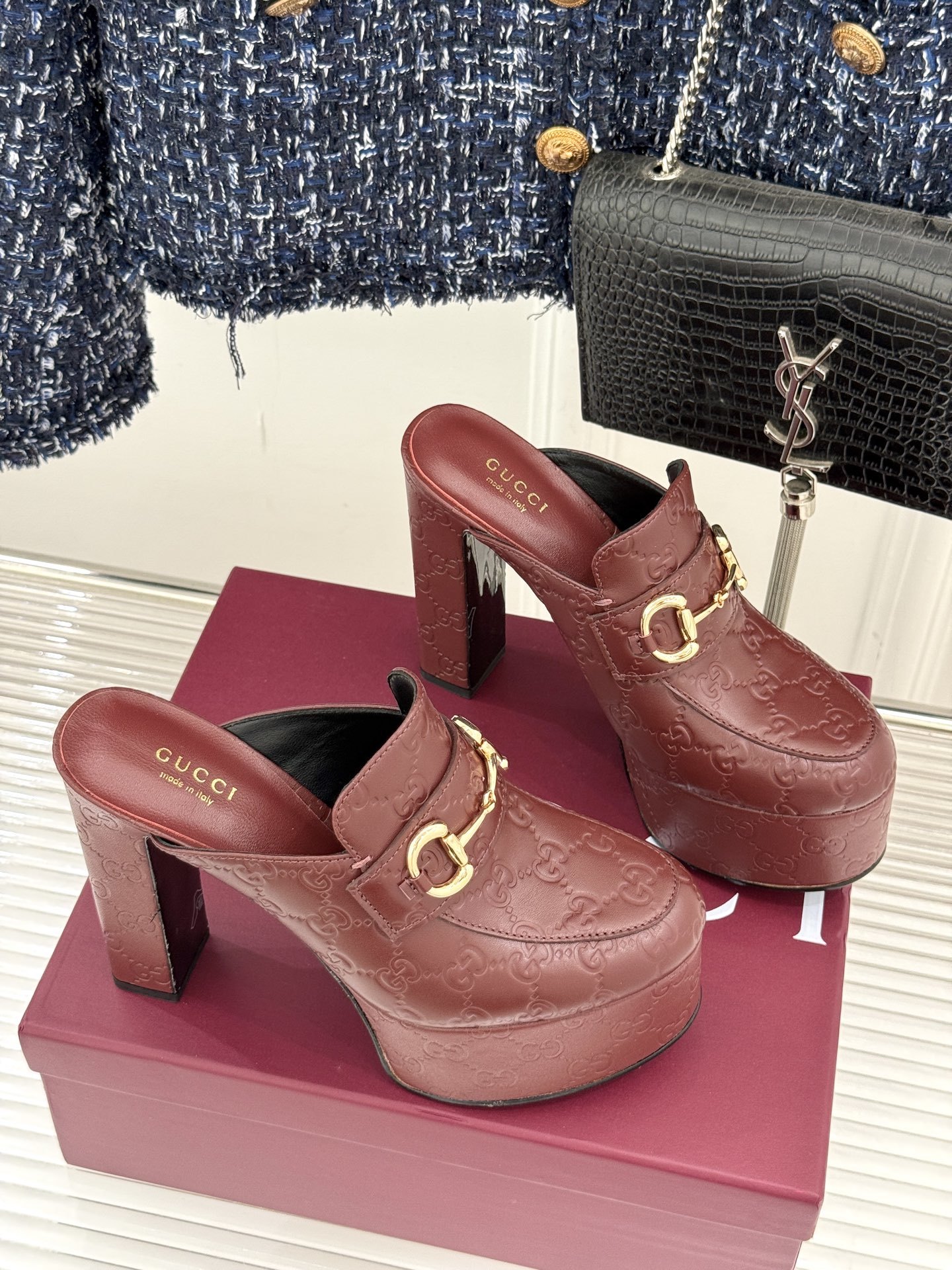 Gucci/古驰25WF新品防水台马衔扣高跟拖鞋承袭品牌马术本源的传奇印记标志性马衔扣以浅金色调闪耀鞋面