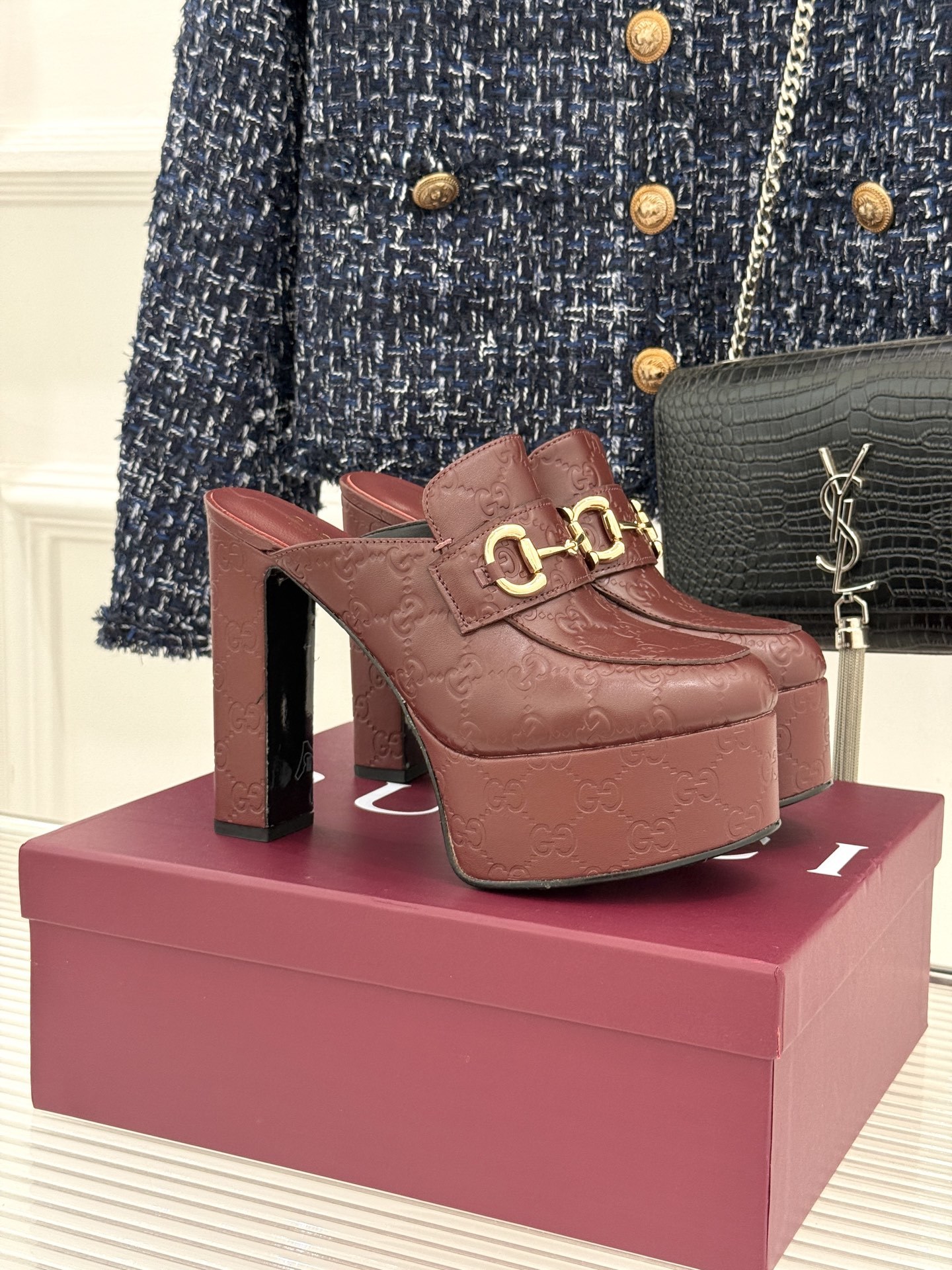 Gucci/古驰25WF新品防水台马衔扣高跟拖鞋承袭品牌马术本源的传奇印记标志性马衔扣以浅金色调闪耀鞋面