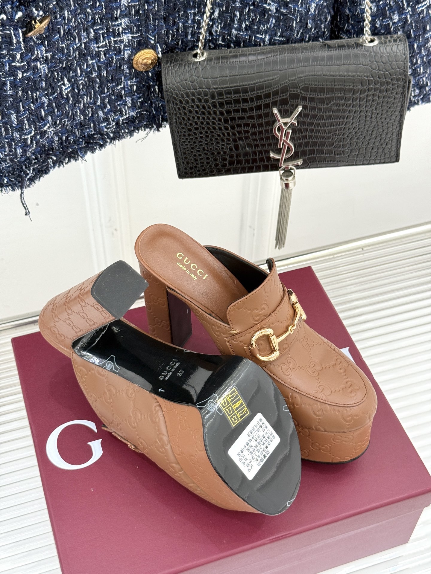 Gucci/古驰25WF新品防水台马衔扣高跟拖鞋承袭品牌马术本源的传奇印记标志性马衔扣以浅金色调闪耀鞋面