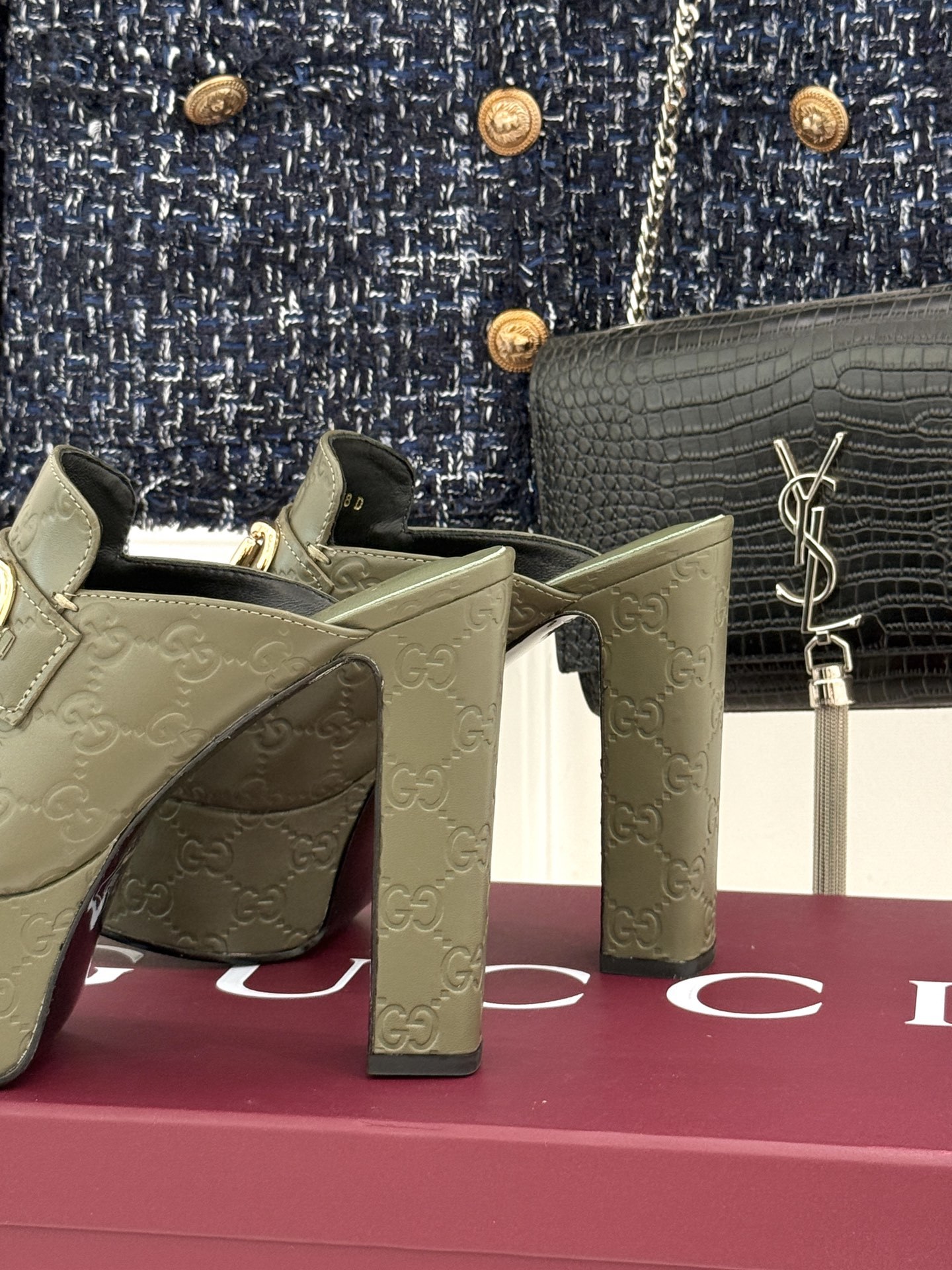 Gucci/古驰25WF新品防水台马衔扣高跟拖鞋承袭品牌马术本源的传奇印记标志性马衔扣以浅金色调闪耀鞋面