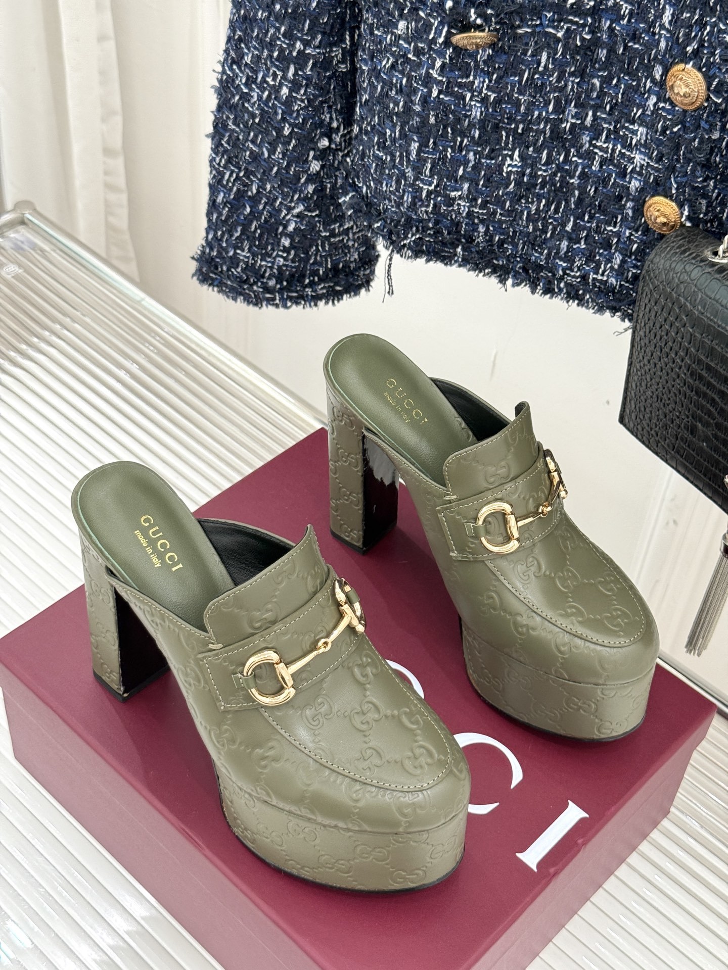 Gucci/古驰25WF新品防水台马衔扣高跟拖鞋承袭品牌马术本源的传奇印记标志性马衔扣以浅金色调闪耀鞋面
