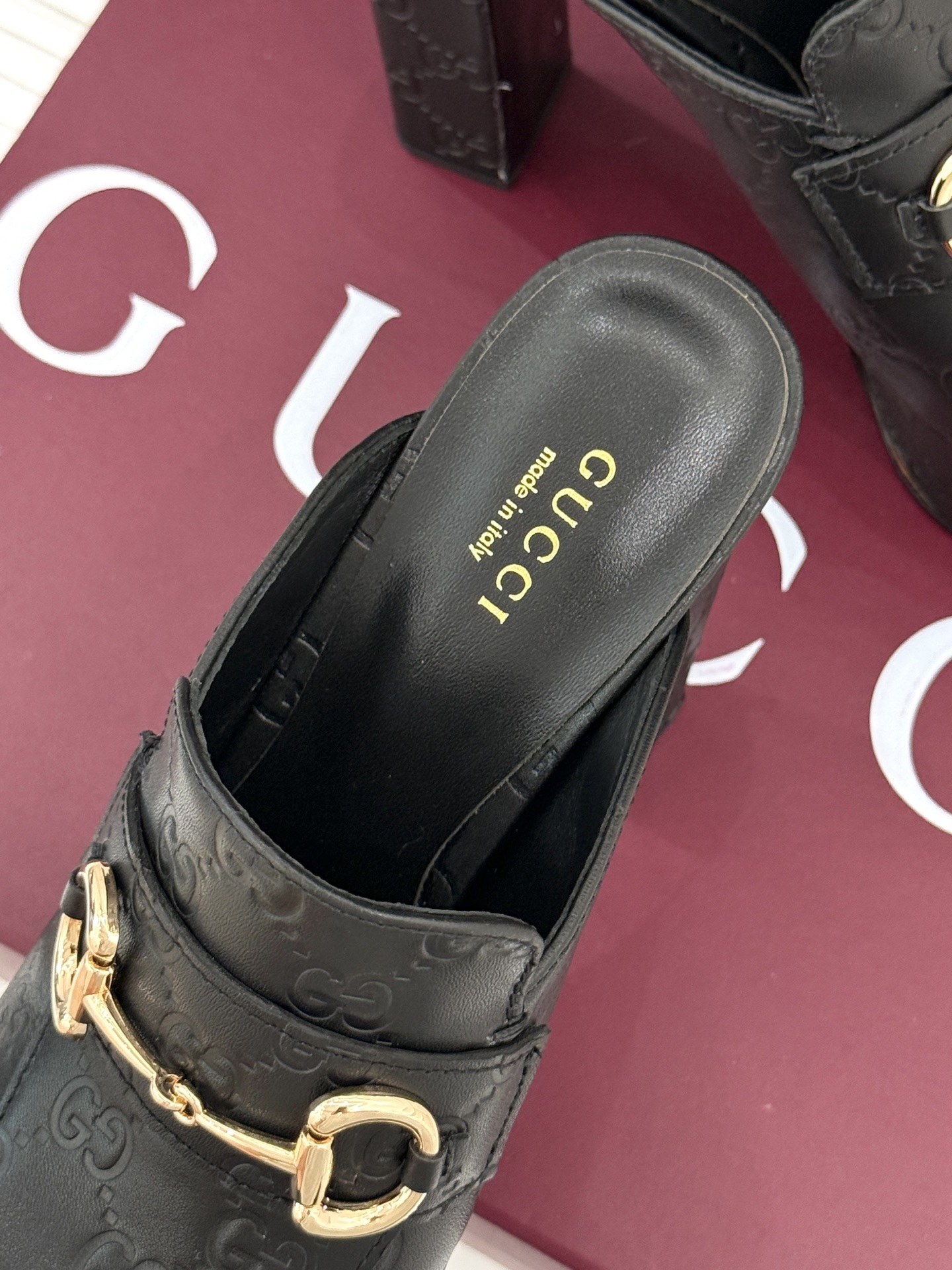 Gucci/古驰25WF新品防水台马衔扣高跟拖鞋承袭品牌马术本源的传奇印记标志性马衔扣以浅金色调闪耀鞋面