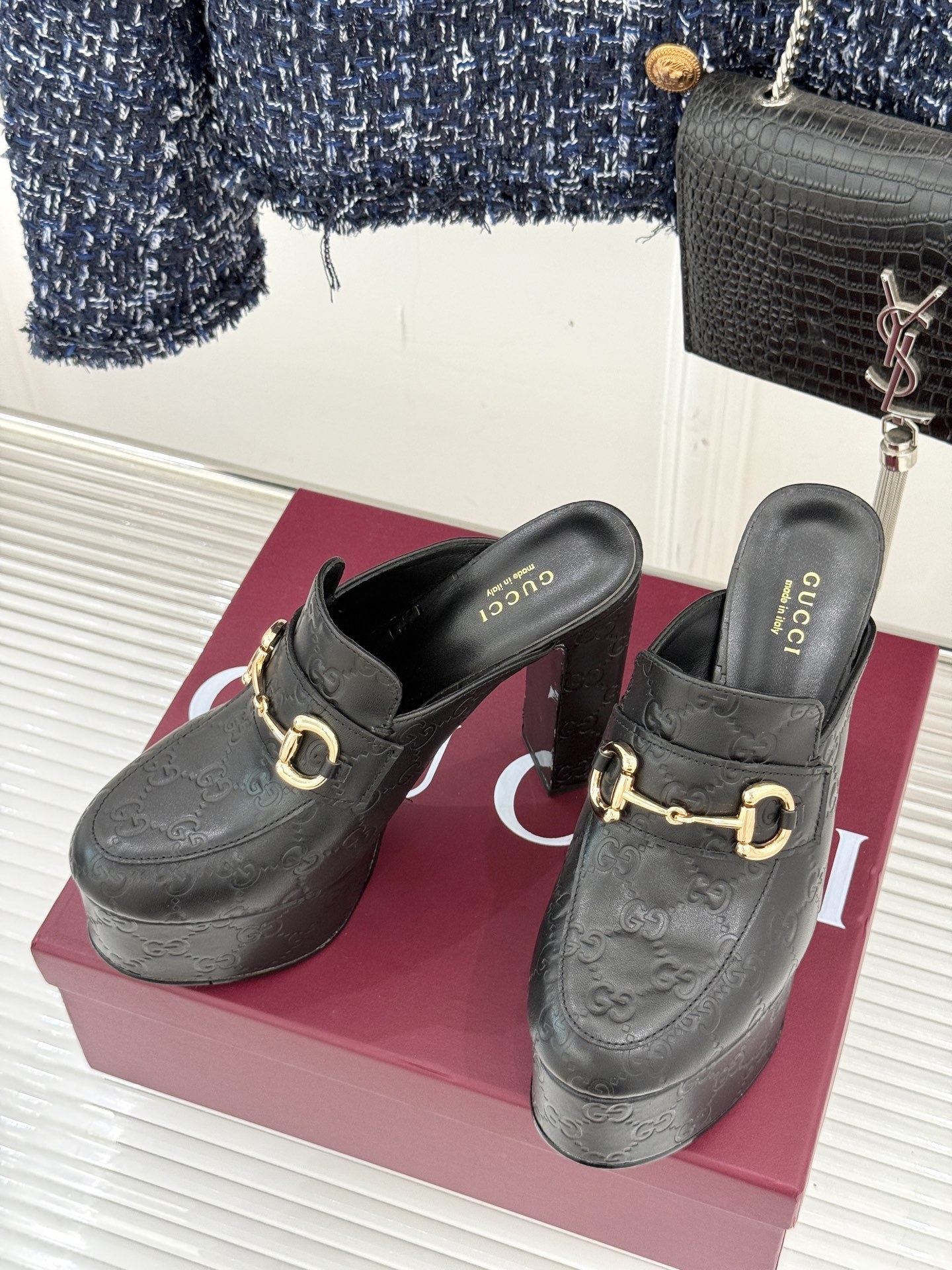 Gucci/古驰25WF新品防水台马衔扣高跟拖鞋承袭品牌马术本源的传奇印记标志性马衔扣以浅金色调闪耀鞋面