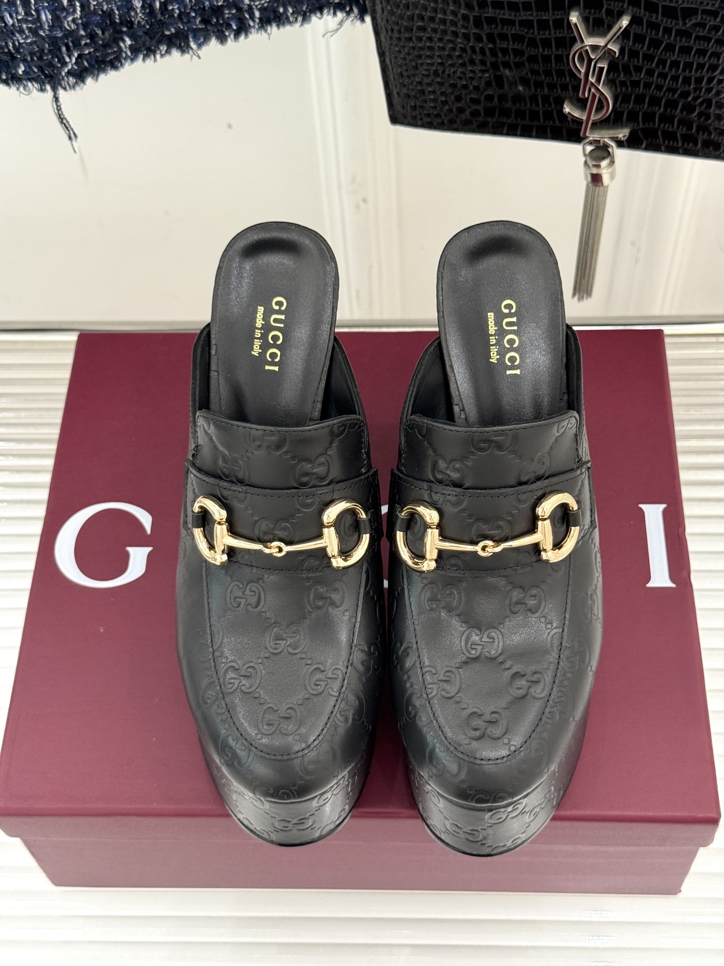 Gucci/古驰25WF新品防水台马衔扣高跟拖鞋承袭品牌马术本源的传奇印记标志性马衔扣以浅金色调闪耀鞋面