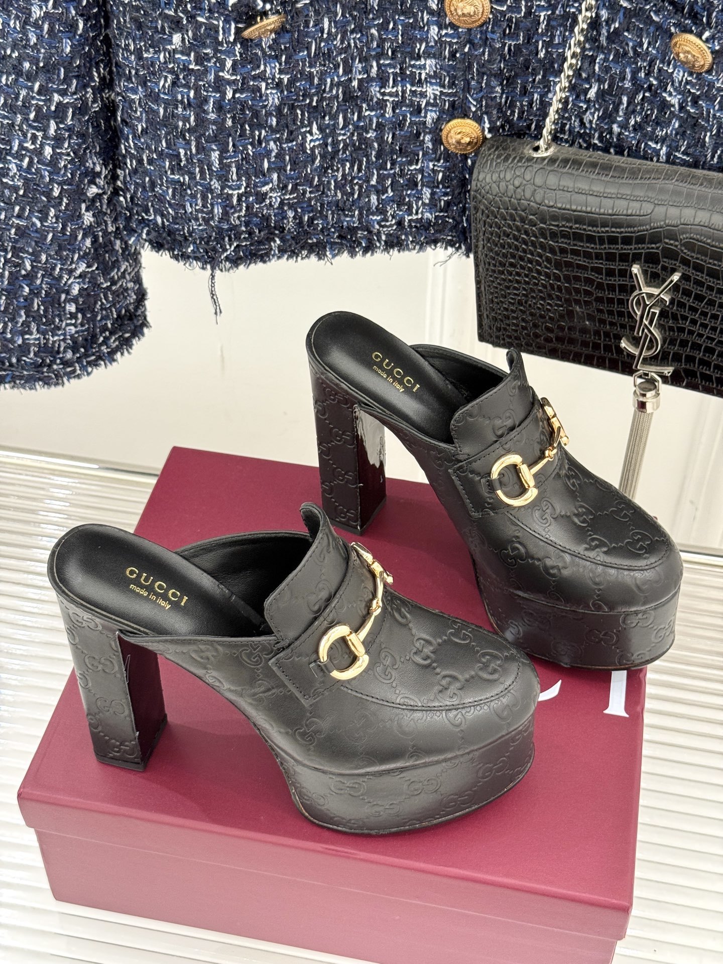 Gucci/古驰25WF新品防水台马衔扣高跟拖鞋承袭品牌马术本源的传奇印记标志性马衔扣以浅金色调闪耀鞋面