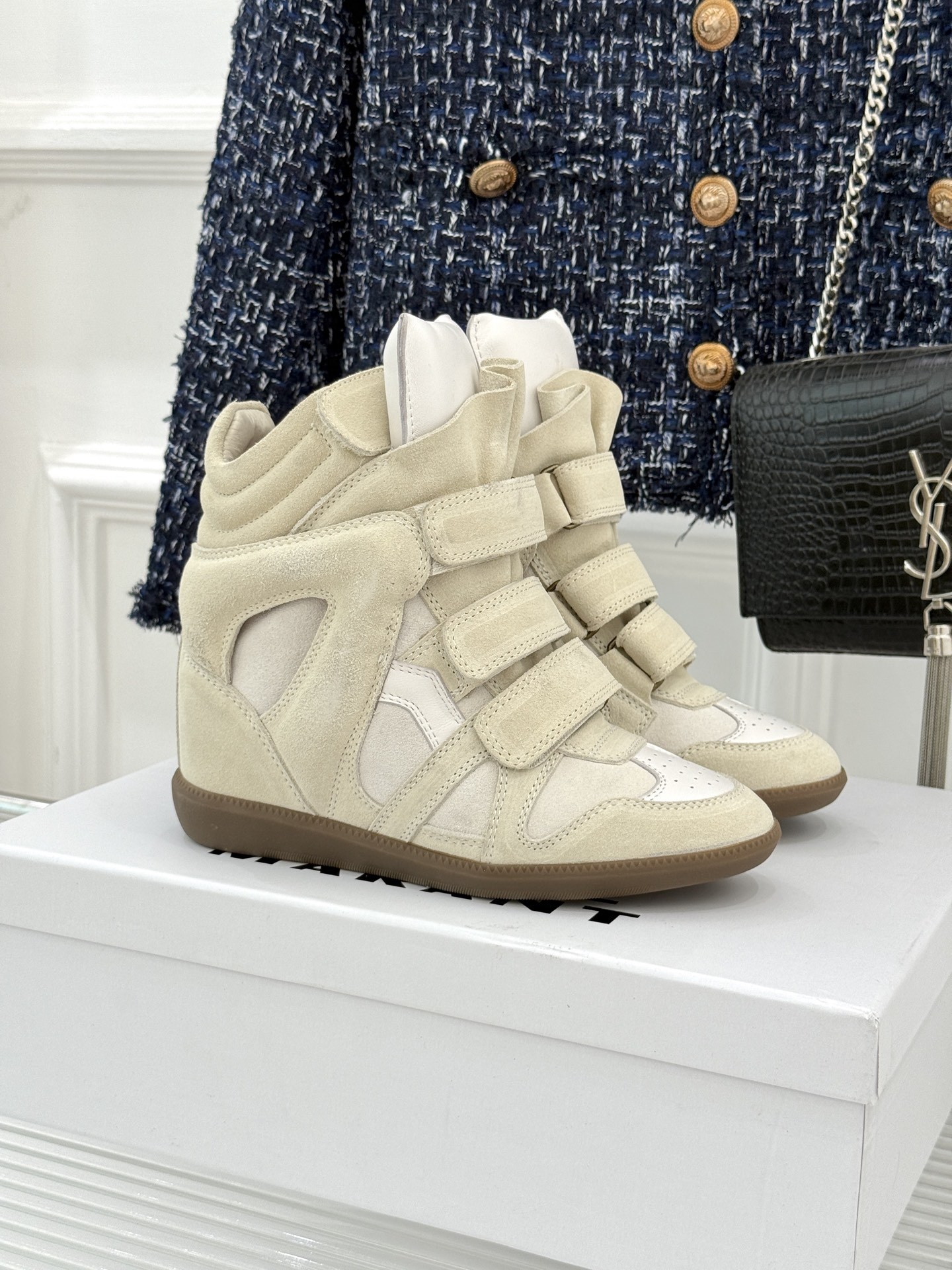 ISABEL MARANT/伊莎贝尔经典复古内增拼色休闲高运动鞋这双鞋巧妙融入品牌标志性的随性风格简约流