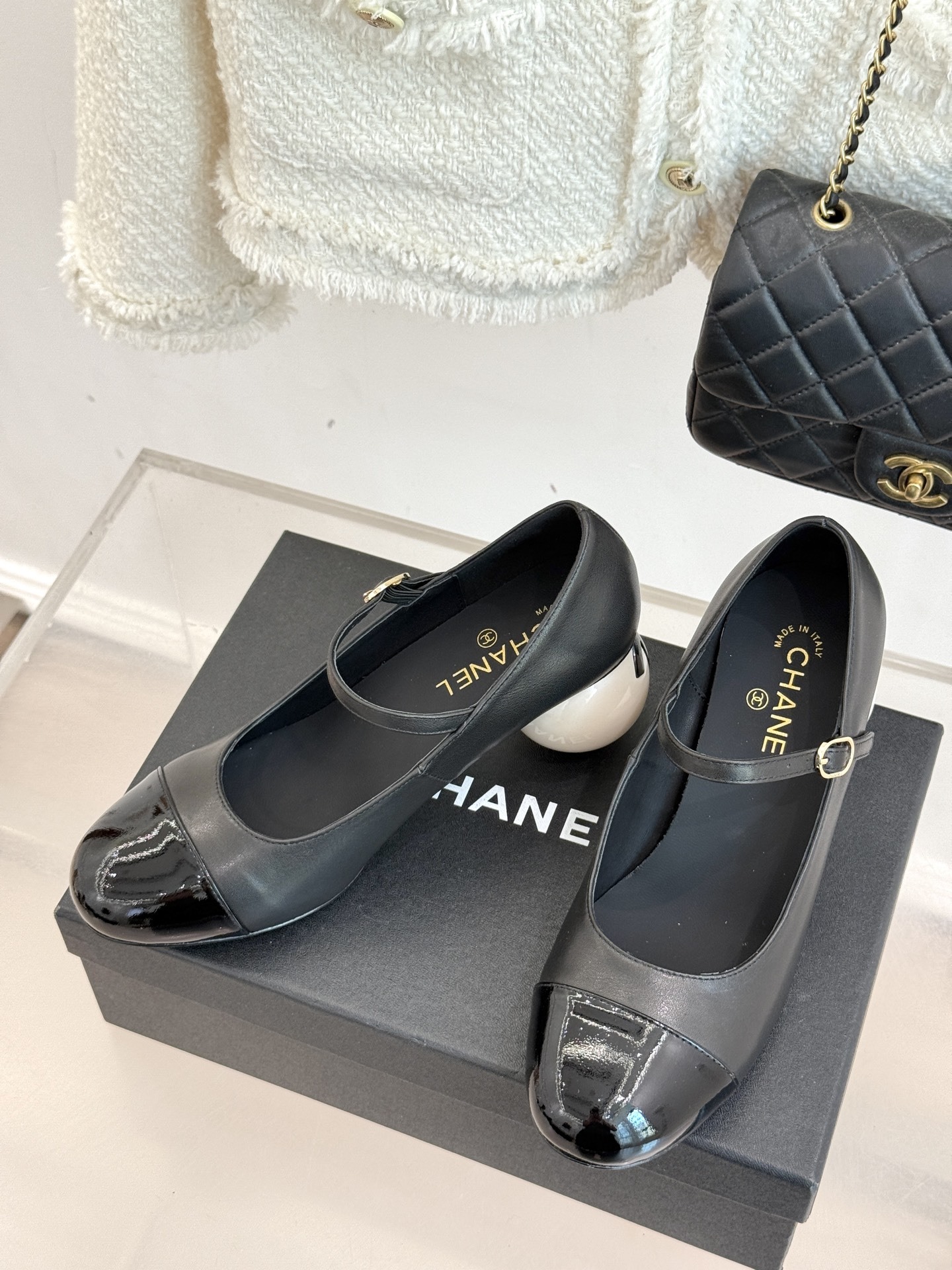 CHANE*|小香25A秋冬新品双C巨型珍珠跟玛丽珍鞋在米兰时尚的T台上 亮相便艳惊四座成功晋升为潮流人