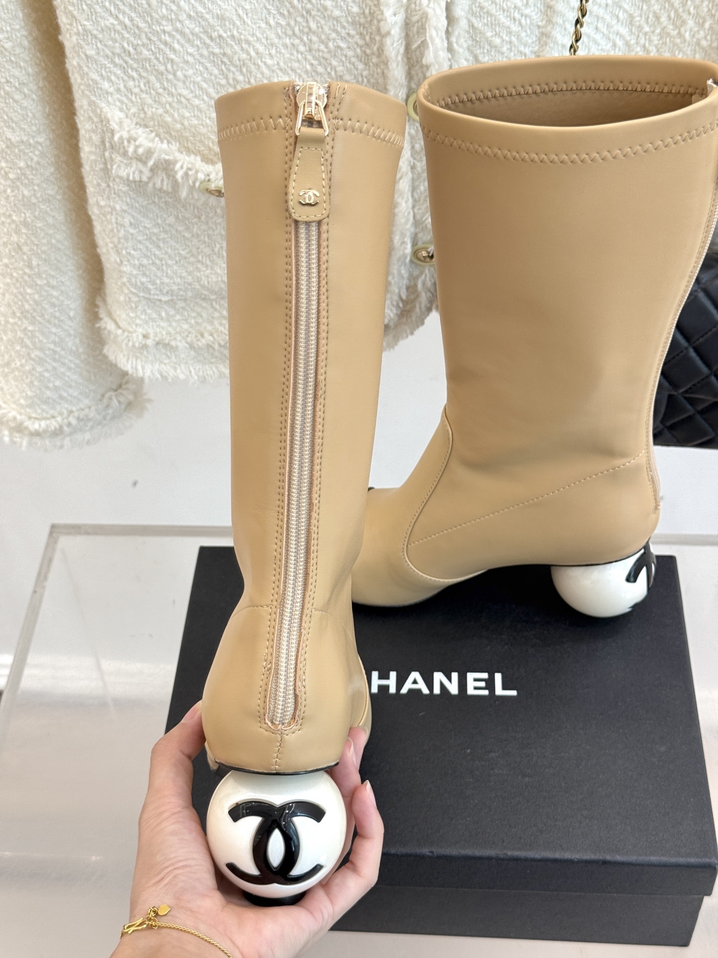 CHANE*|小香25A秋冬新品双C巨型珍珠跟走秀弹力靴在米兰时尚的T台上 亮相便艳惊四座成功晋升为潮流