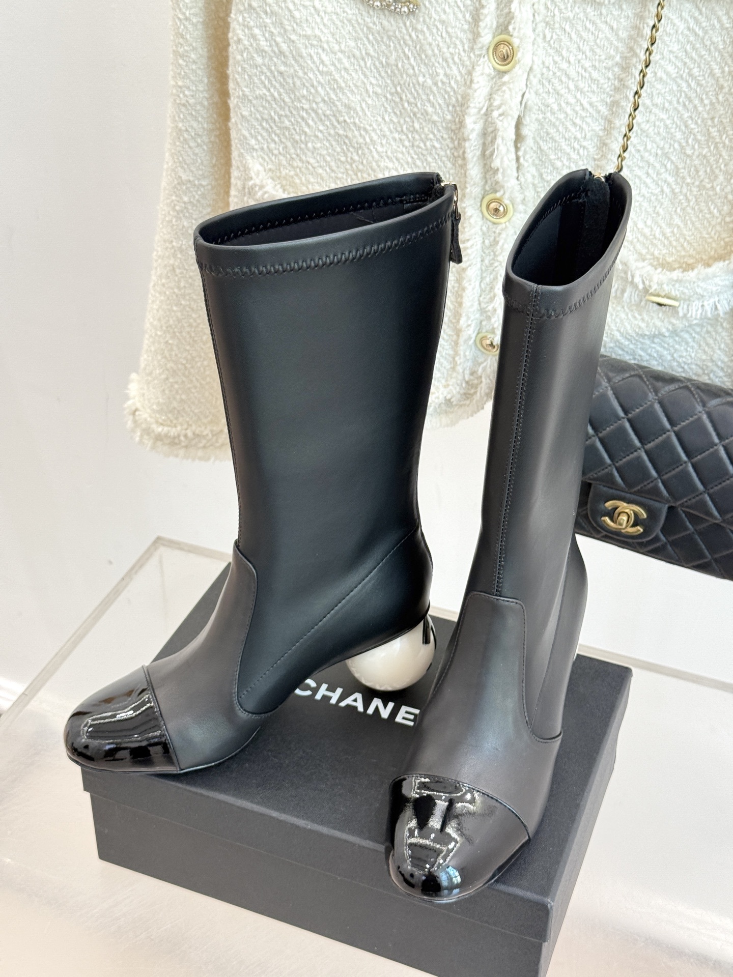 CHANE*|小香25A秋冬新品双C巨型珍珠跟走秀弹力靴在米兰时尚的T台上 亮相便艳惊四座成功晋升为潮流