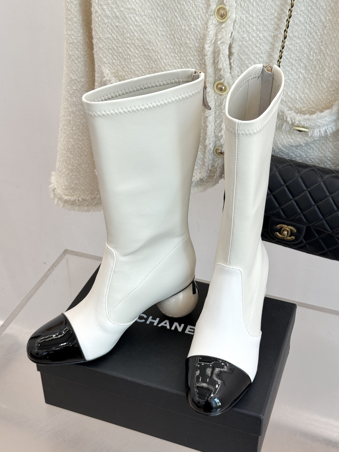 CHANE*|小香25A秋冬新品双C巨型珍珠跟走秀弹力靴在米兰时尚的T台上 亮相便艳惊四座成功晋升为潮流