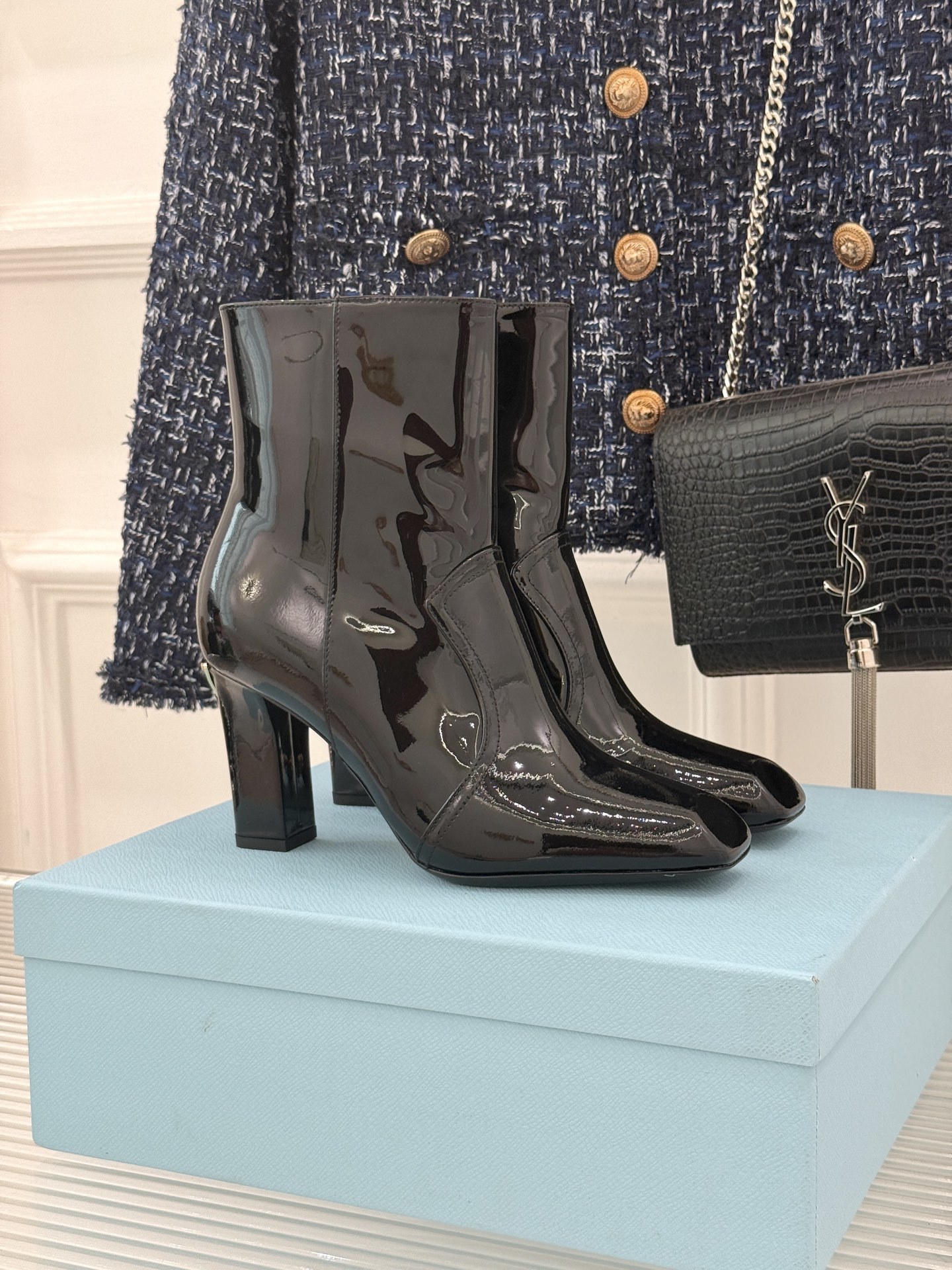 Prada/普拉达25WF秋冬新品三角标切尔西高跟短靴霸总文女主的同款战靴被我挖到了!这双短靴 真的谁穿