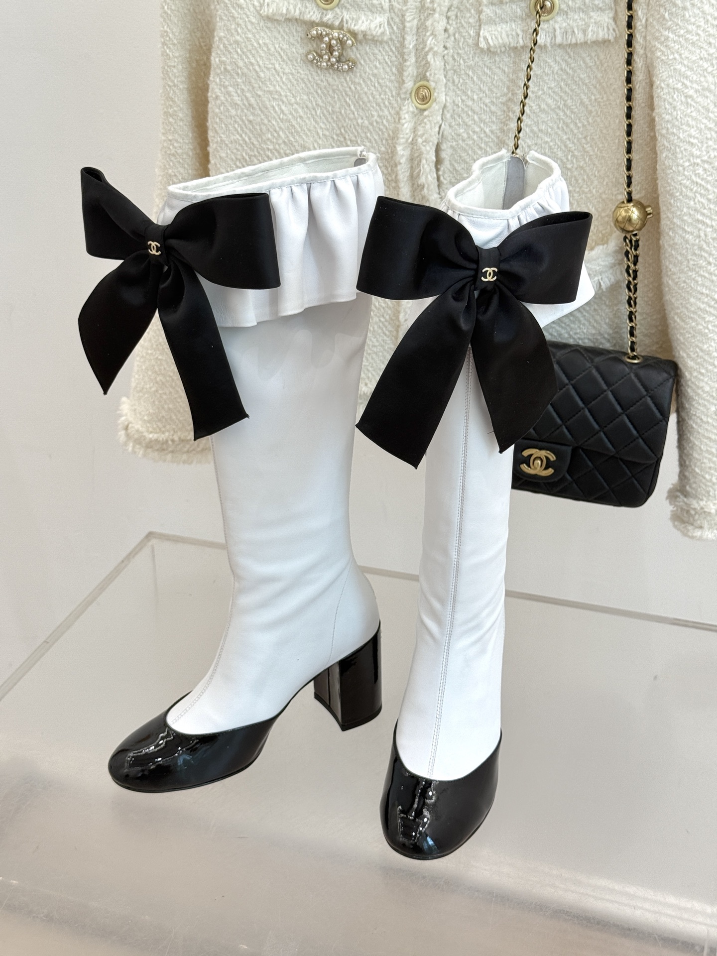 顶版CHANE*｜小香25A秋冬新品蝴蝶结弹力靴当经典香家美学与潮流鞋履设计碰撞这双褶皱靴口蝴蝶结弹力靴