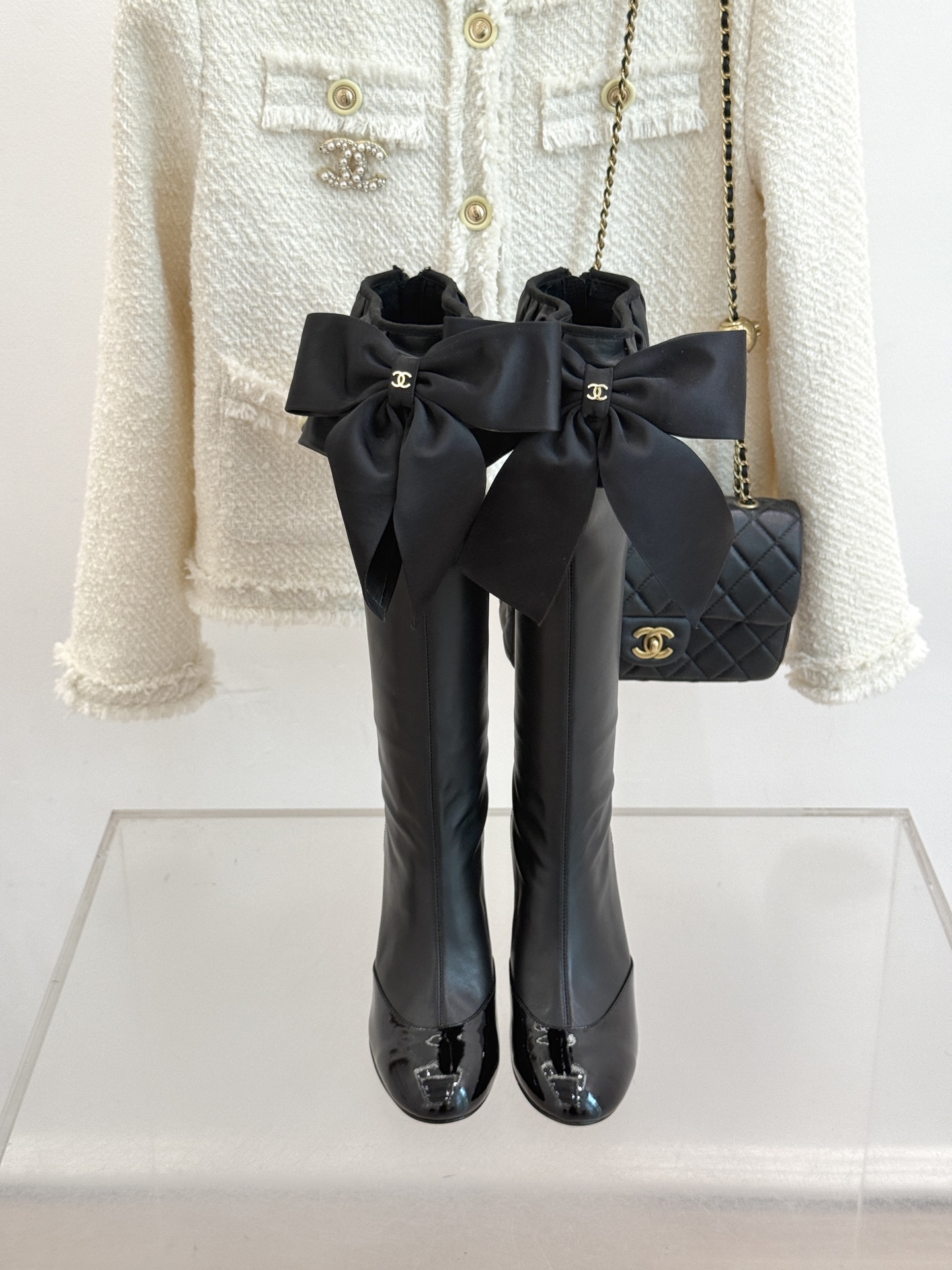 顶版CHANE*｜小香25A秋冬新品蝴蝶结弹力靴当经典香家美学与潮流鞋履设计碰撞这双褶皱靴口蝴蝶结弹力靴