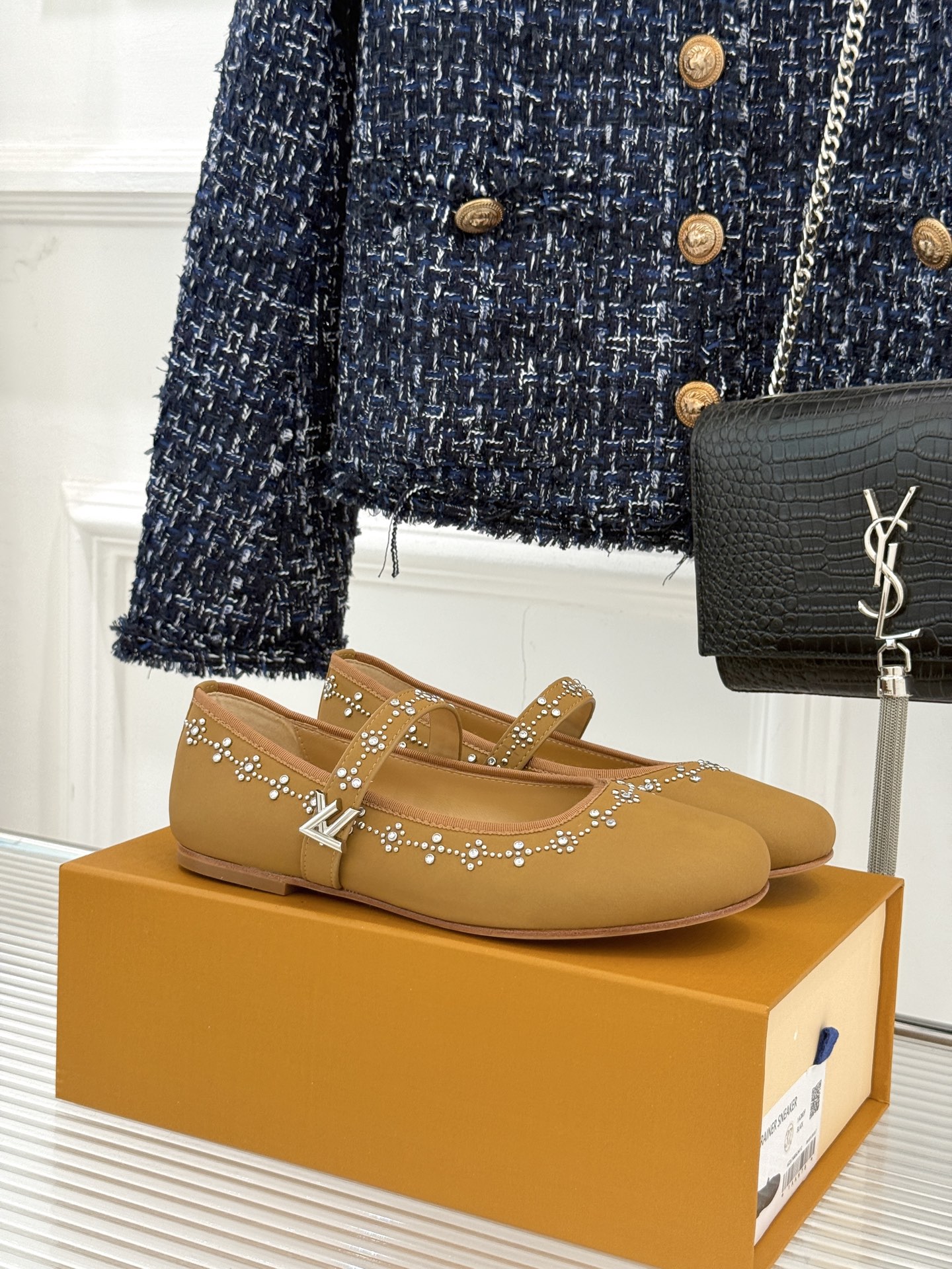 Ballerines Mary Jane Louis Vuitton en Cuir avec Strass et Boucle Métallique