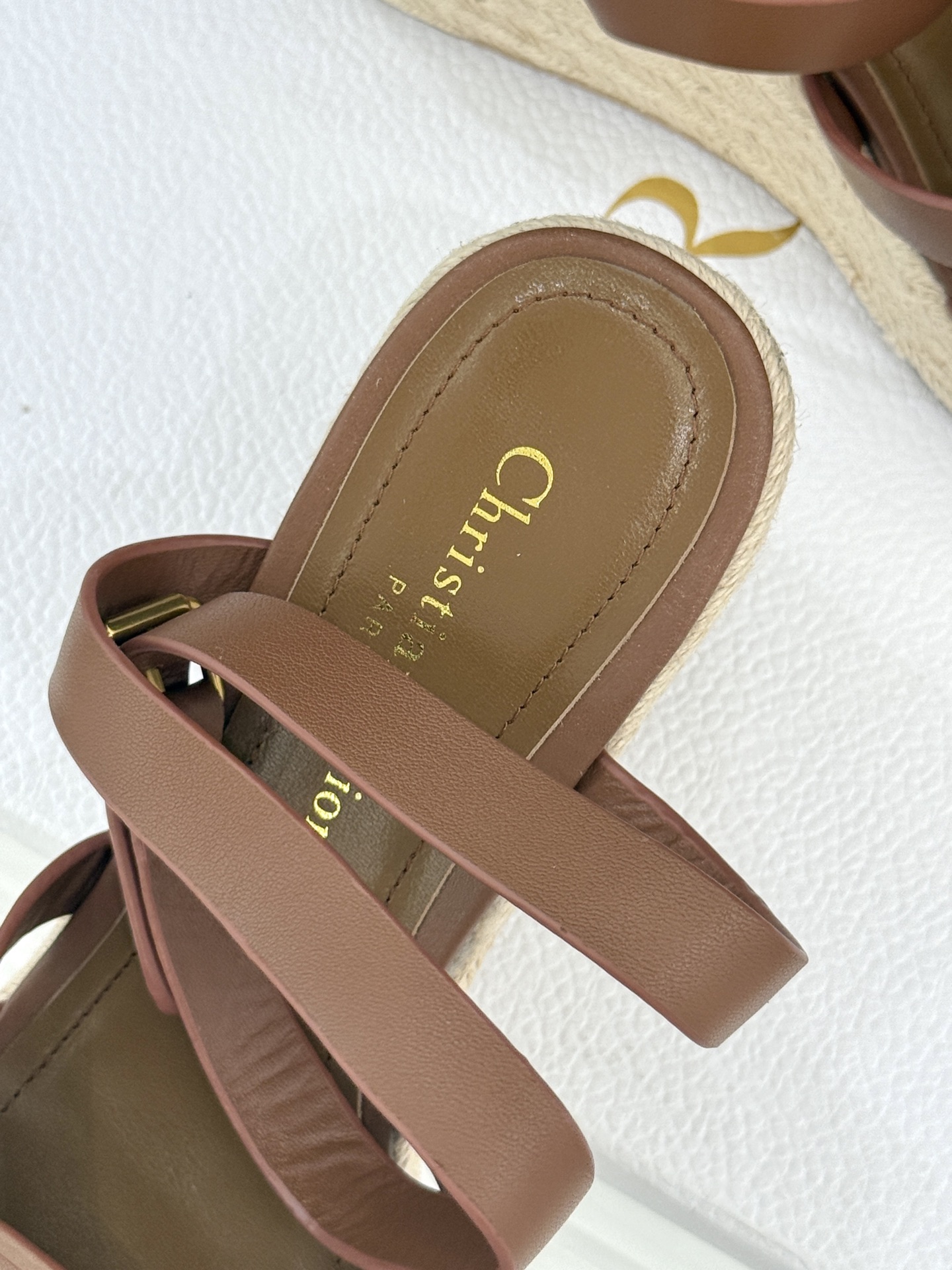 Dior/迪奥25WF新品编织麻绳厚底坡跟拖鞋当夏日的热浪开始席卷 我迫不及待地想要拥抱大海而我的出行搭