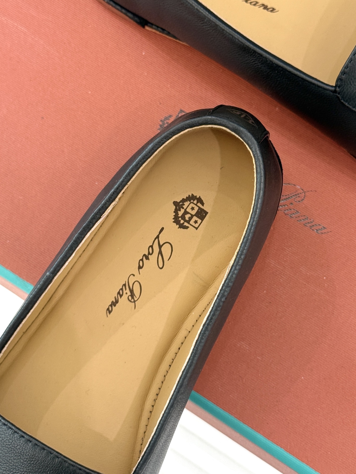 男码➕10Loro Piana/LWF情侣款极简复古乐福鞋又到了一年一度的情侣出街装备大焕新时刻！今年这