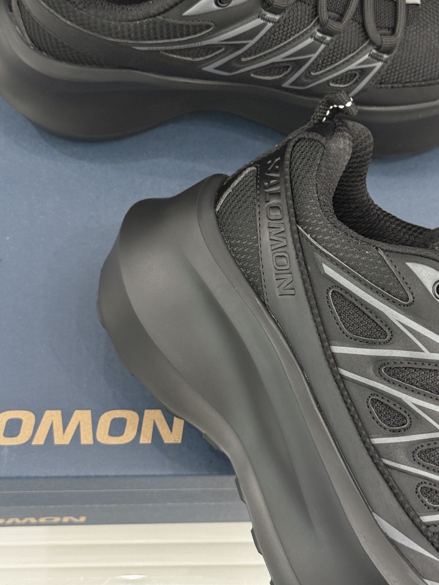 COMME des GARÇONS x SALOMON XT-6 萨洛蒙联名厚底运动鞋当先锋解构美学撞上